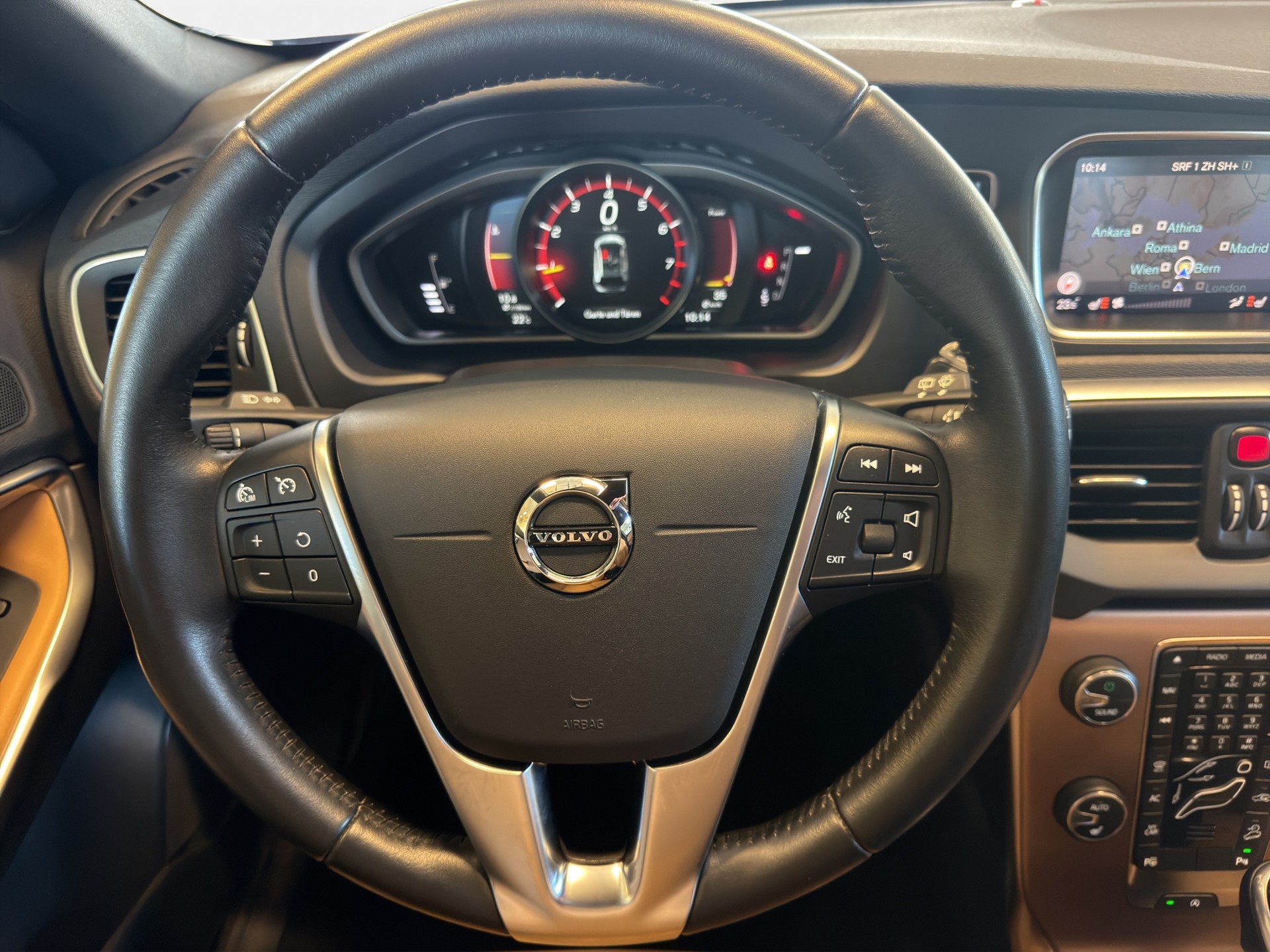 VOLVO V40 Cross Country T4 AWD Lyx Geartronic*TOP ZUSTAND*NUR 39000 KM*NAVIGATION*RÜCKFAHRKAMERA*-image-12