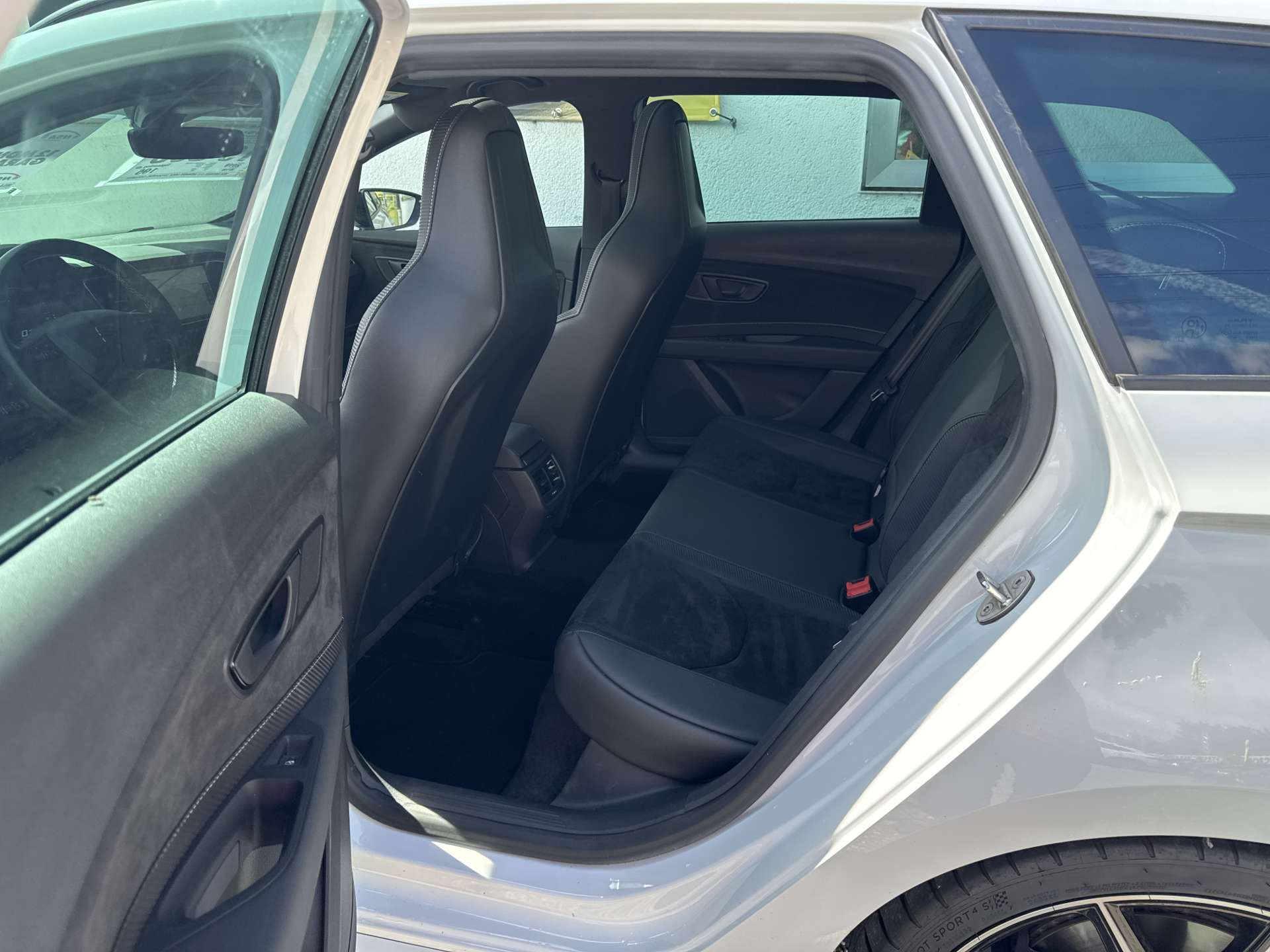 SEAT Leon ST 2.0 TSi Cupra 300PS 4Drive DSG-Automat-image-7