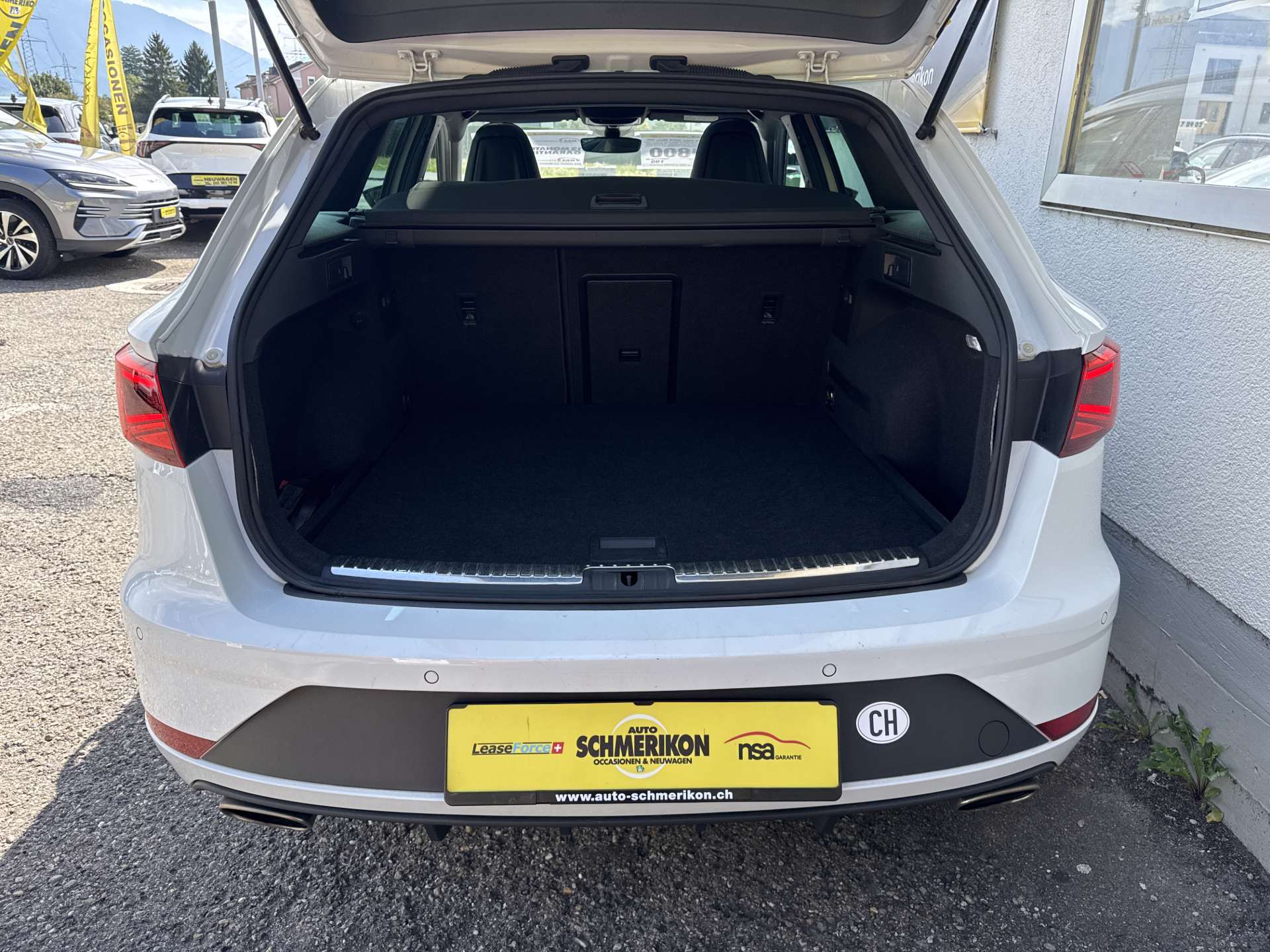 SEAT Leon ST 2.0 TSi Cupra 300PS 4Drive DSG-Automat-image-8