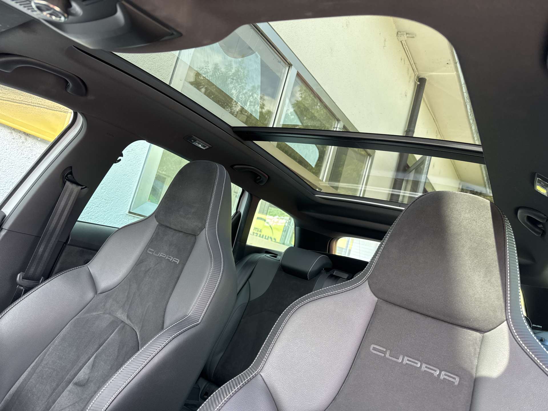 SEAT Leon ST 2.0 TSi Cupra 300PS 4Drive DSG-Automat-image-13