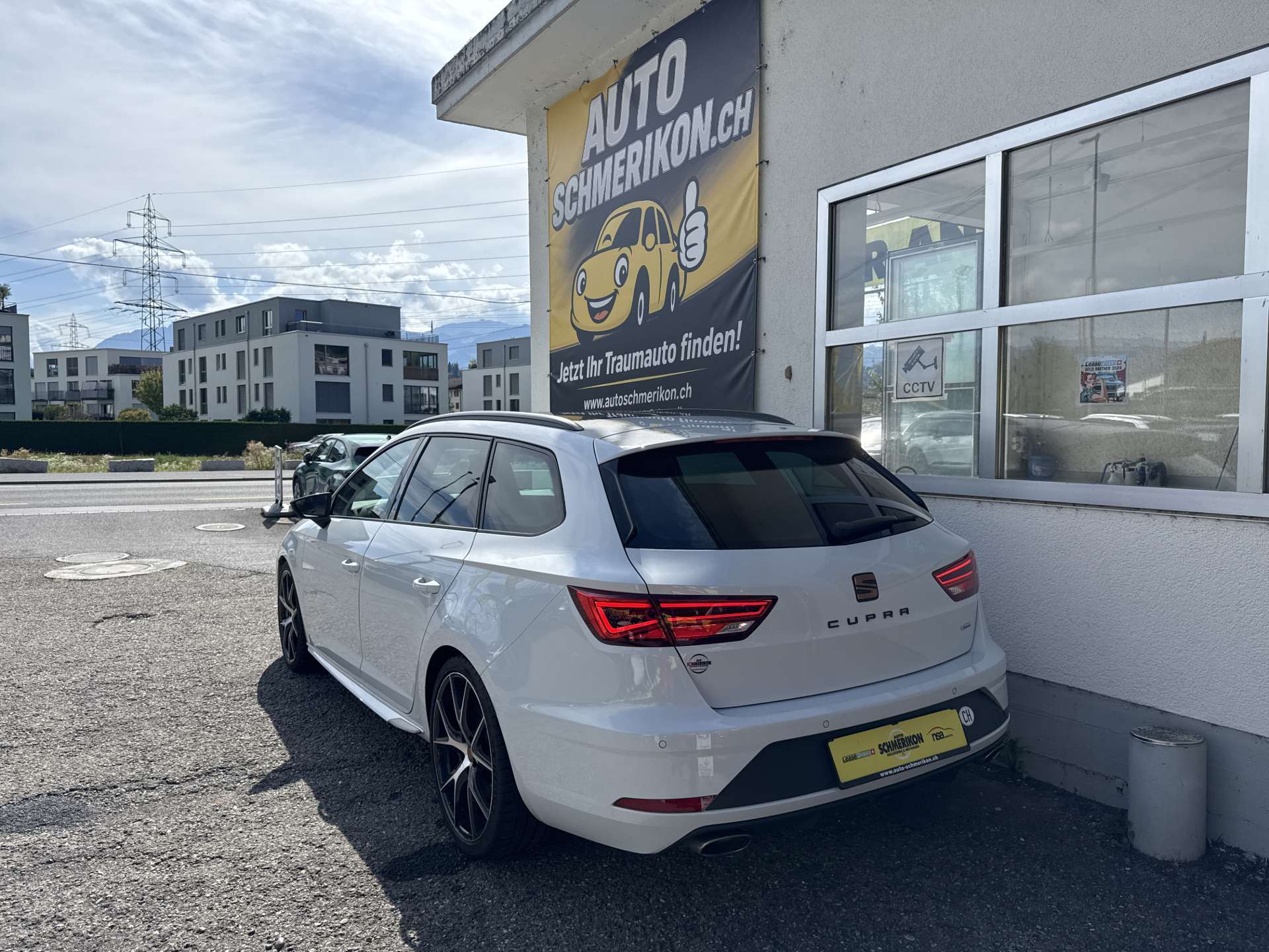 SEAT Leon ST 2.0 TSi Cupra 300PS 4Drive DSG-Automat-image-2