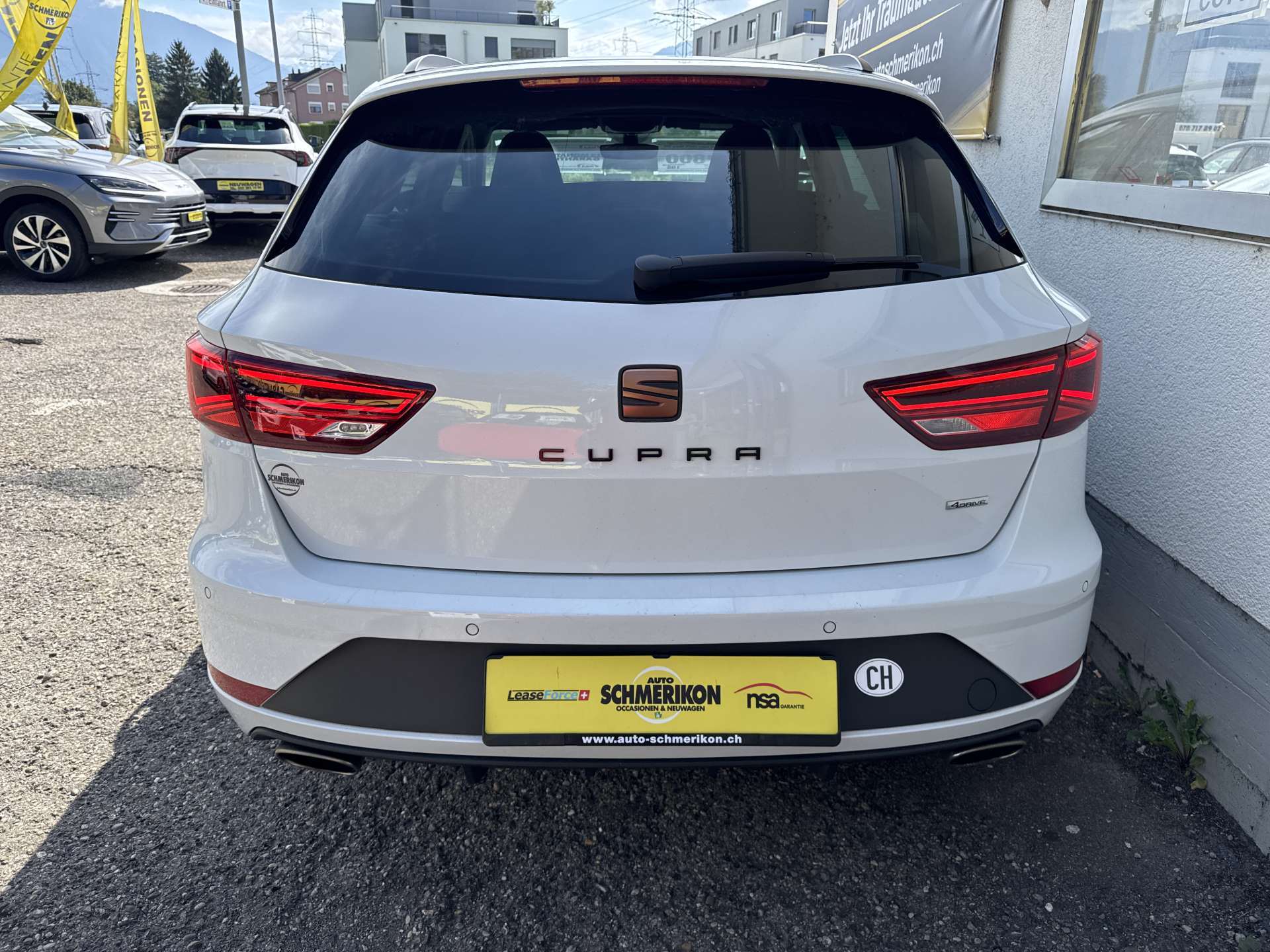 SEAT Leon ST 2.0 TSi Cupra 300PS 4Drive DSG-Automat-image-3