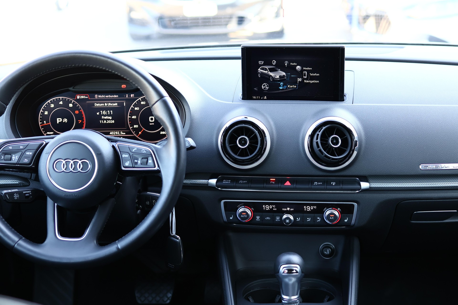 AUDI A3 Sportback 2.0 T FSI Design Quattro S-Tronic * LEDERSITZE * ELEKTRISCHE SITZE * LENKRADHEIZUNG *-image-18