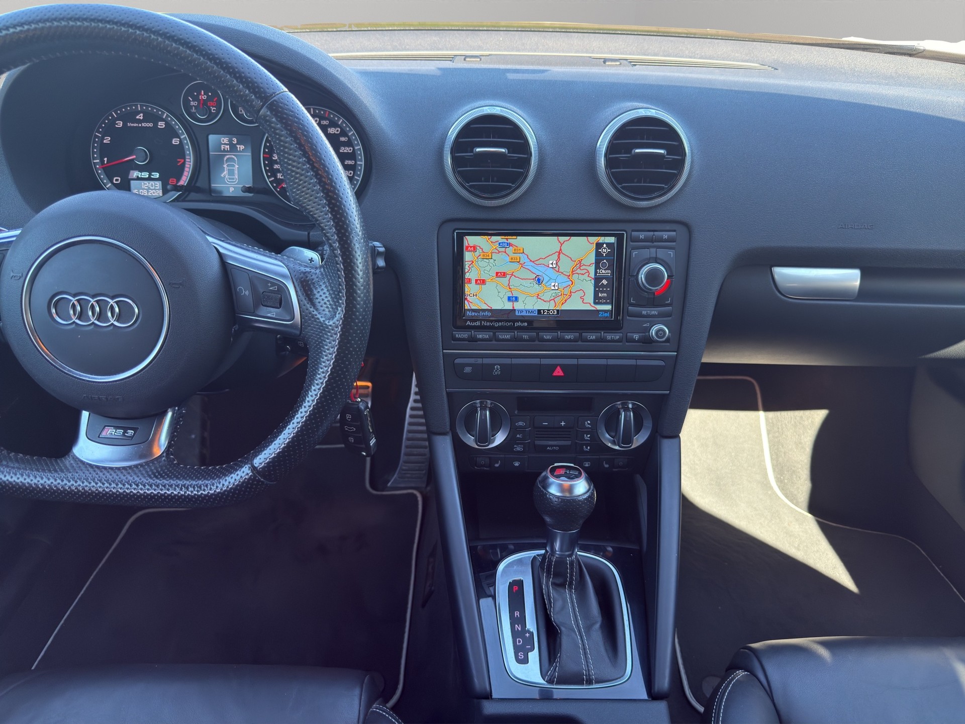 AUDI RS3 Sportback 2.5 TFSI quattro S-tronic-image-13