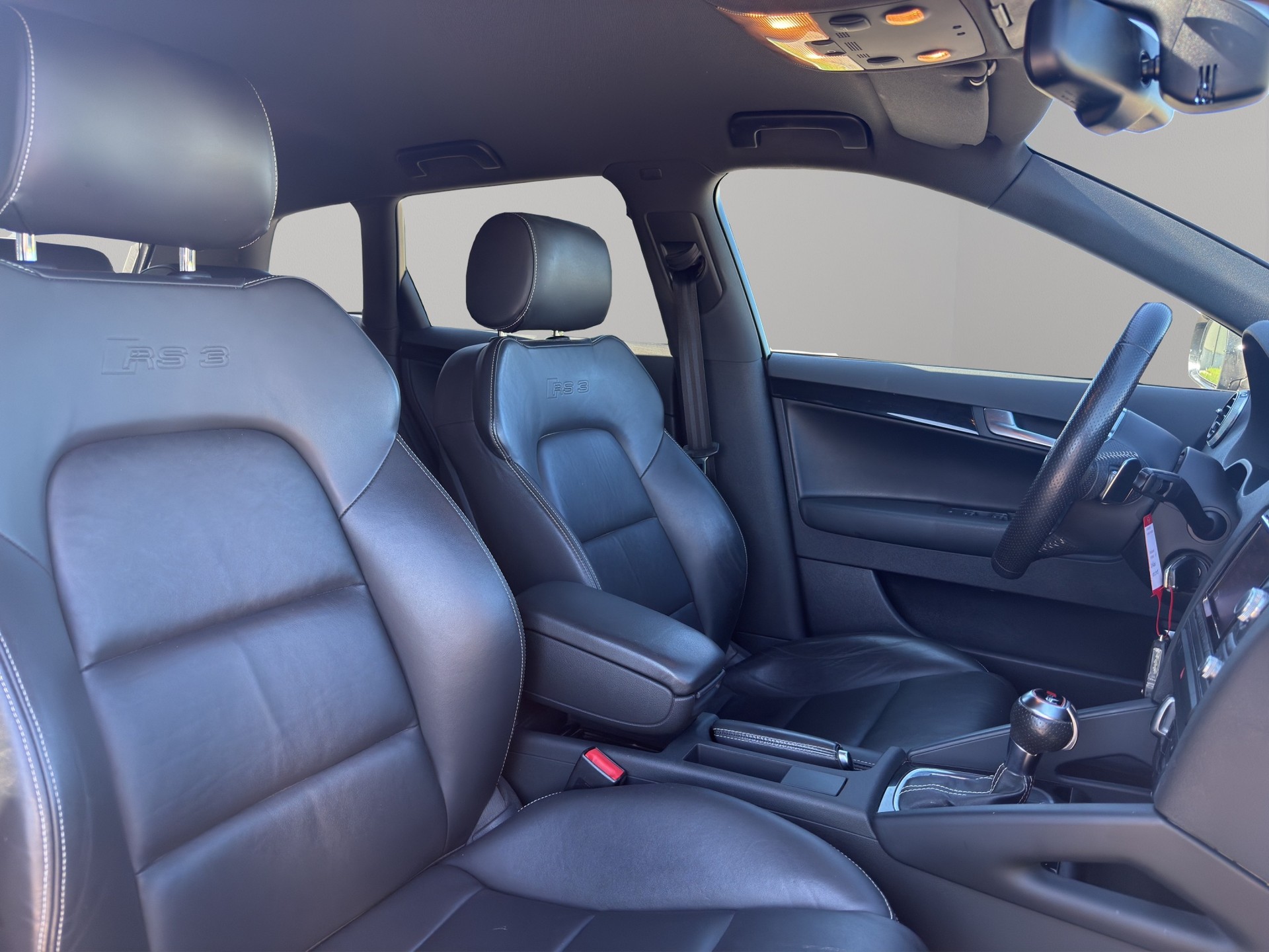 AUDI RS3 Sportback 2.5 TFSI quattro S-tronic-image-14
