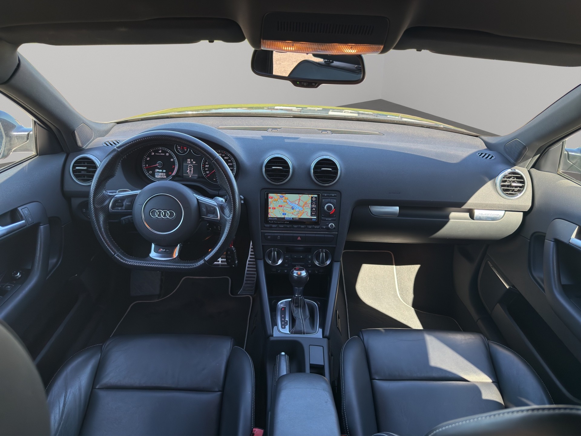 AUDI RS3 Sportback 2.5 TFSI quattro S-tronic-image-12