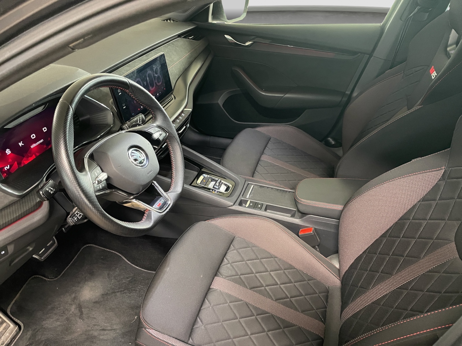 SKODA Octavia Combi 1.4 TSI PHEV DSG RS-image-7