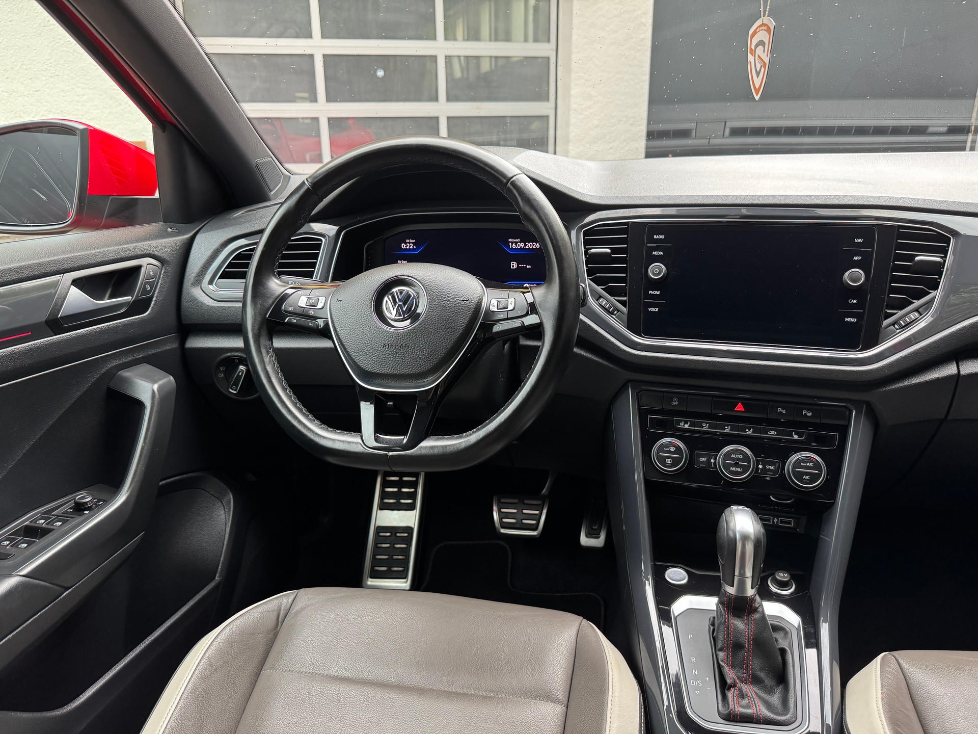 VW T-Roc 2.0 TSI Sport DSG 4Motion-image-14