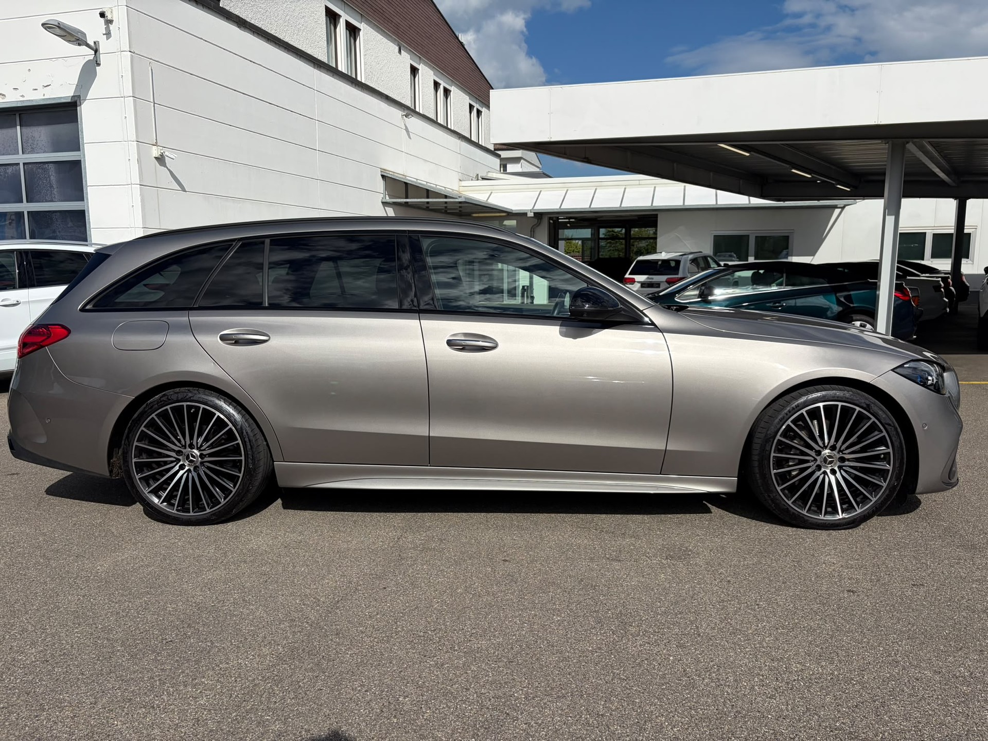MERCEDES-BENZ C 220 d T 4Matic AMG Line-image-4