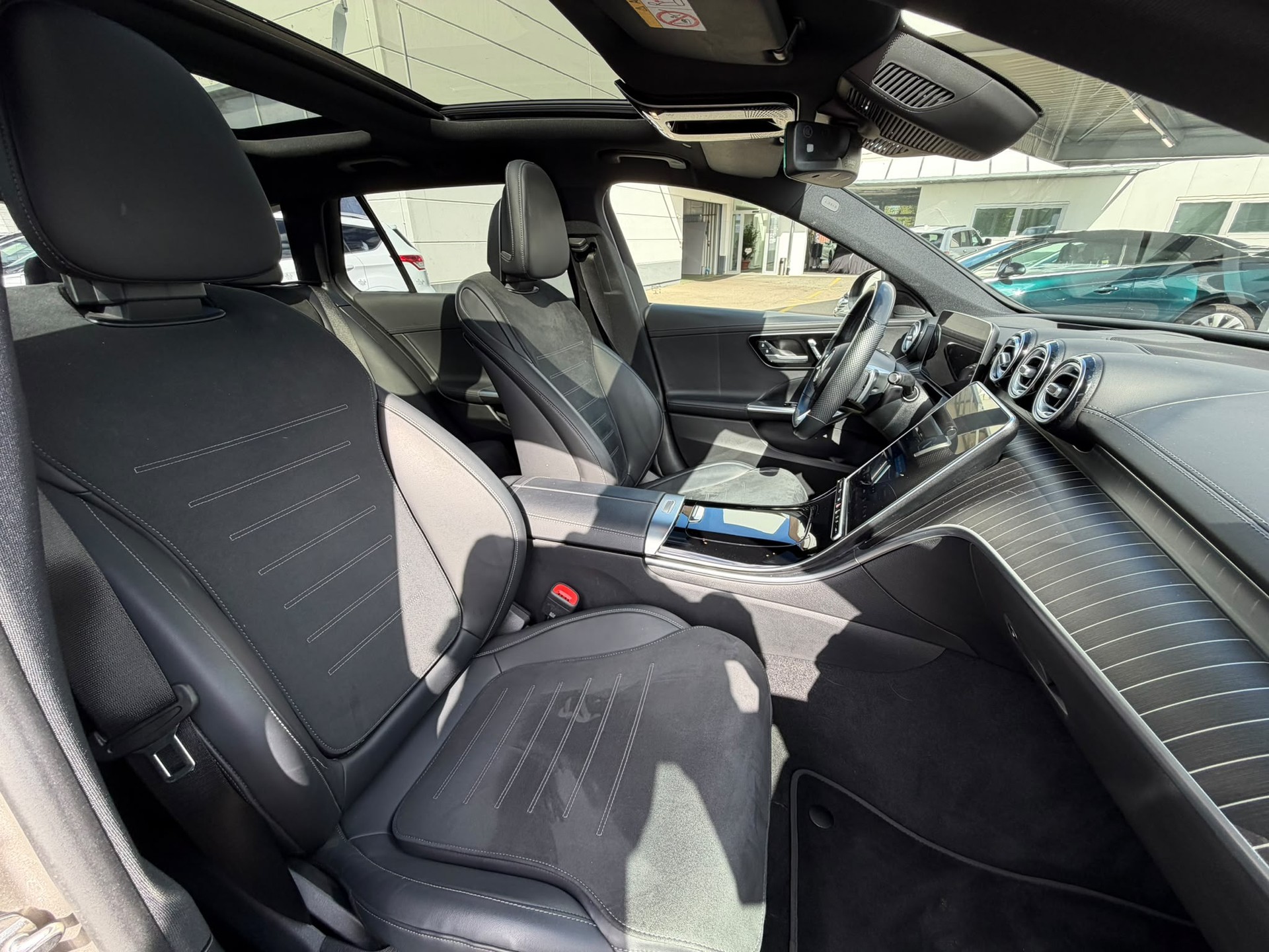 MERCEDES-BENZ C 220 d T 4Matic AMG Line-image-14