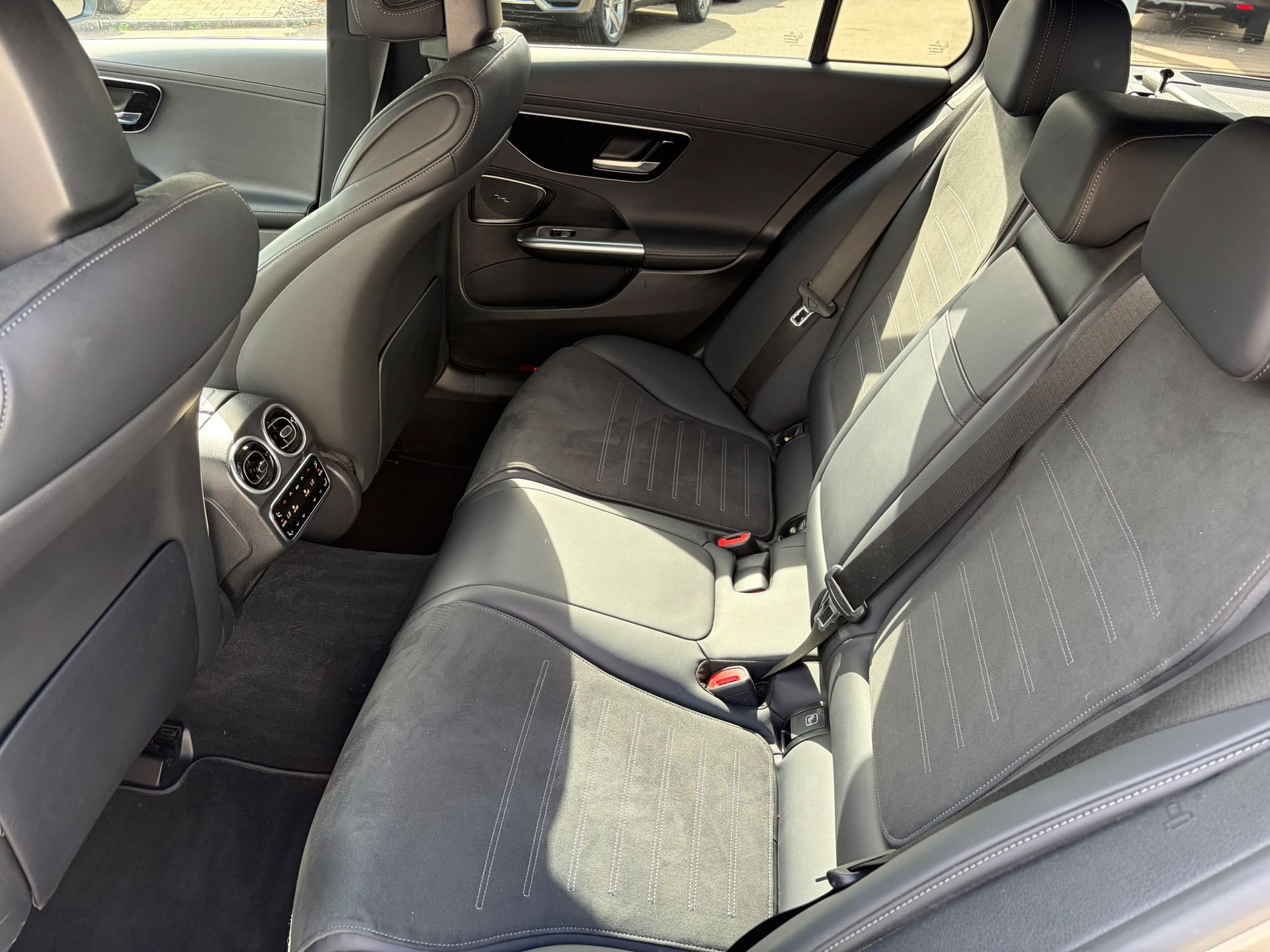 MERCEDES-BENZ C 220 d T 4Matic AMG Line-image-15