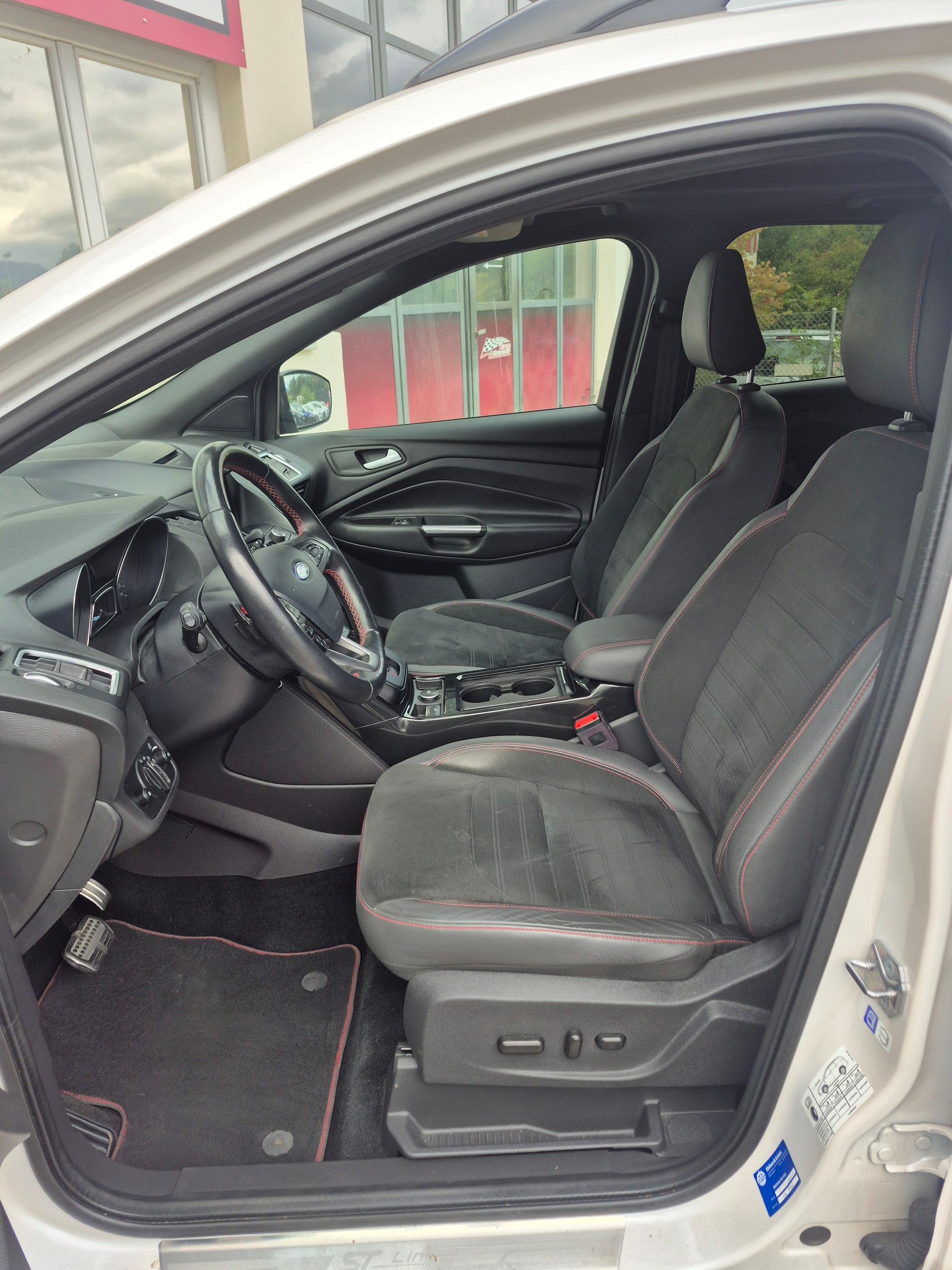 FORD Kuga 1.5 SCTi ST Line 4WD Automatic-image-11
