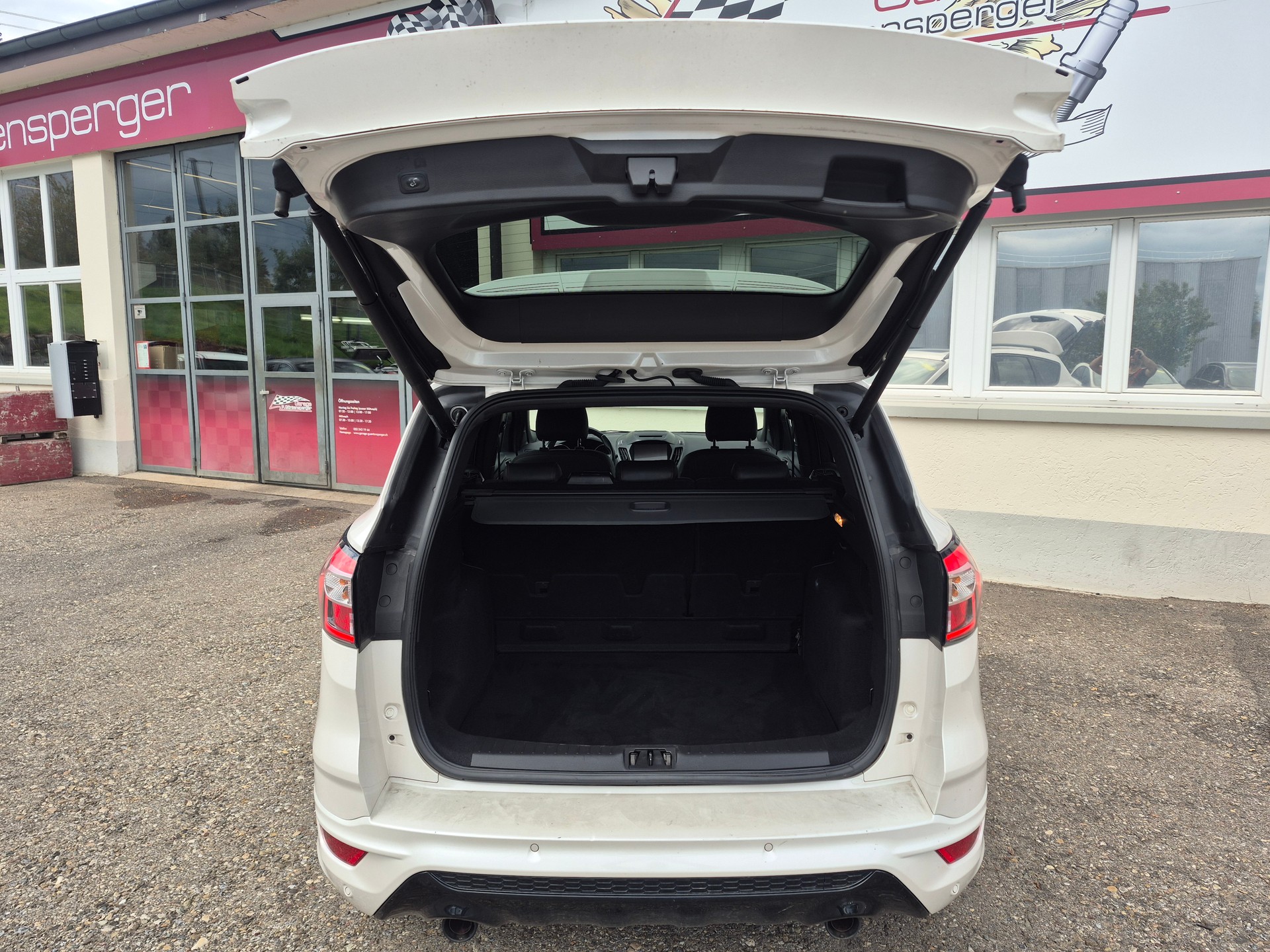 FORD Kuga 1.5 SCTi ST Line 4WD Automatic-image-15
