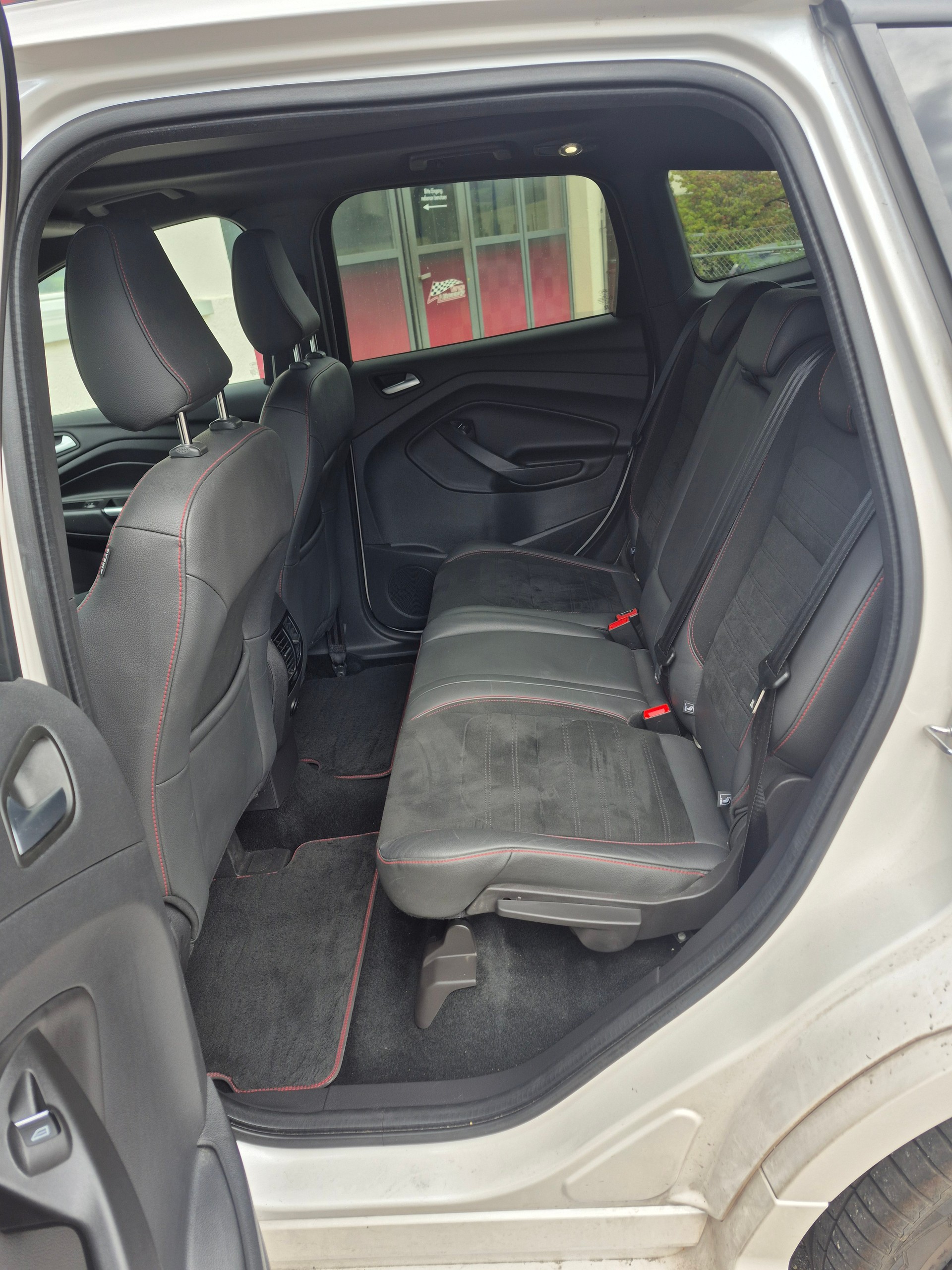 FORD Kuga 1.5 SCTi ST Line 4WD Automatic-image-12