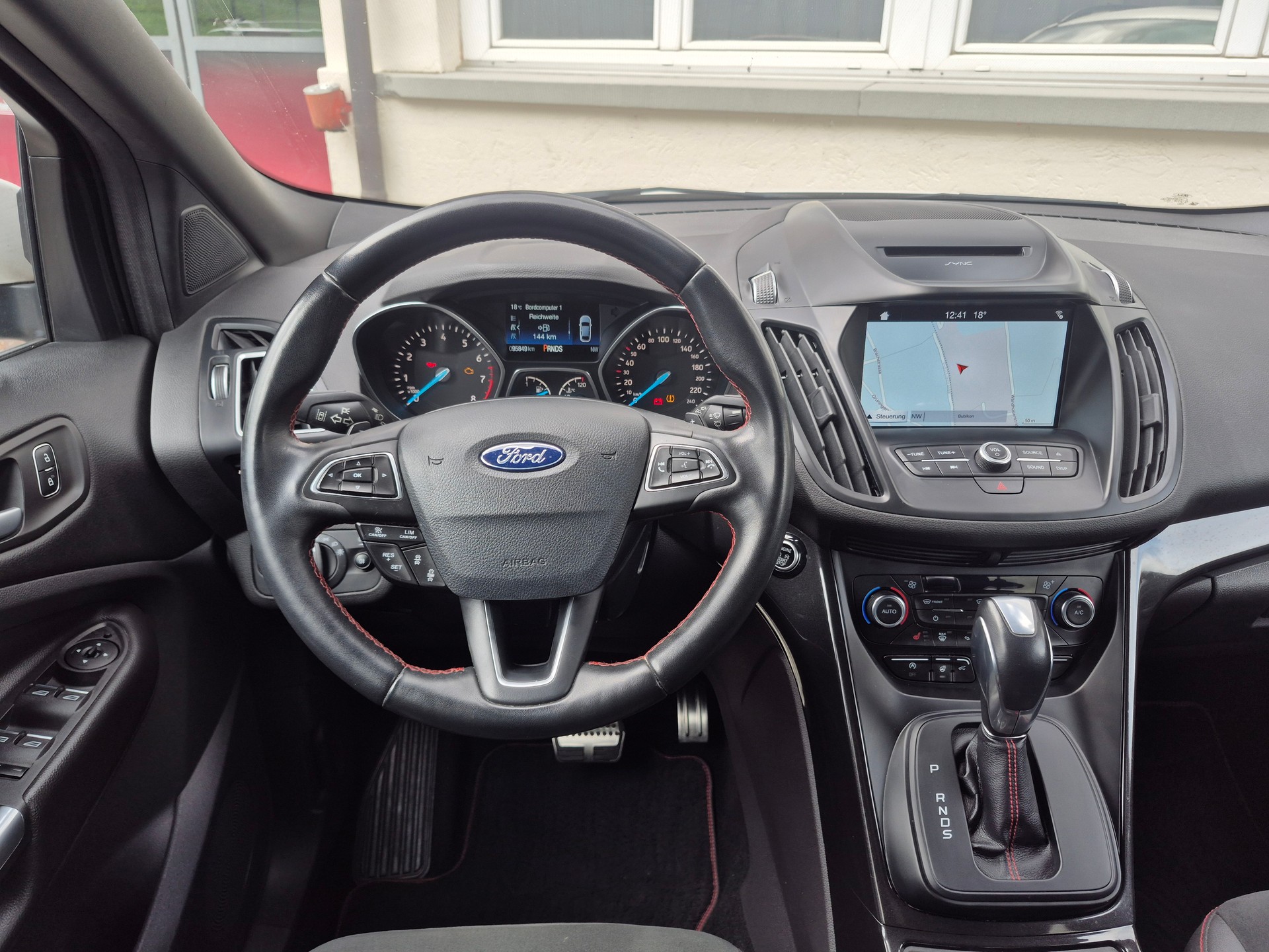 FORD Kuga 1.5 SCTi ST Line 4WD Automatic-image-10