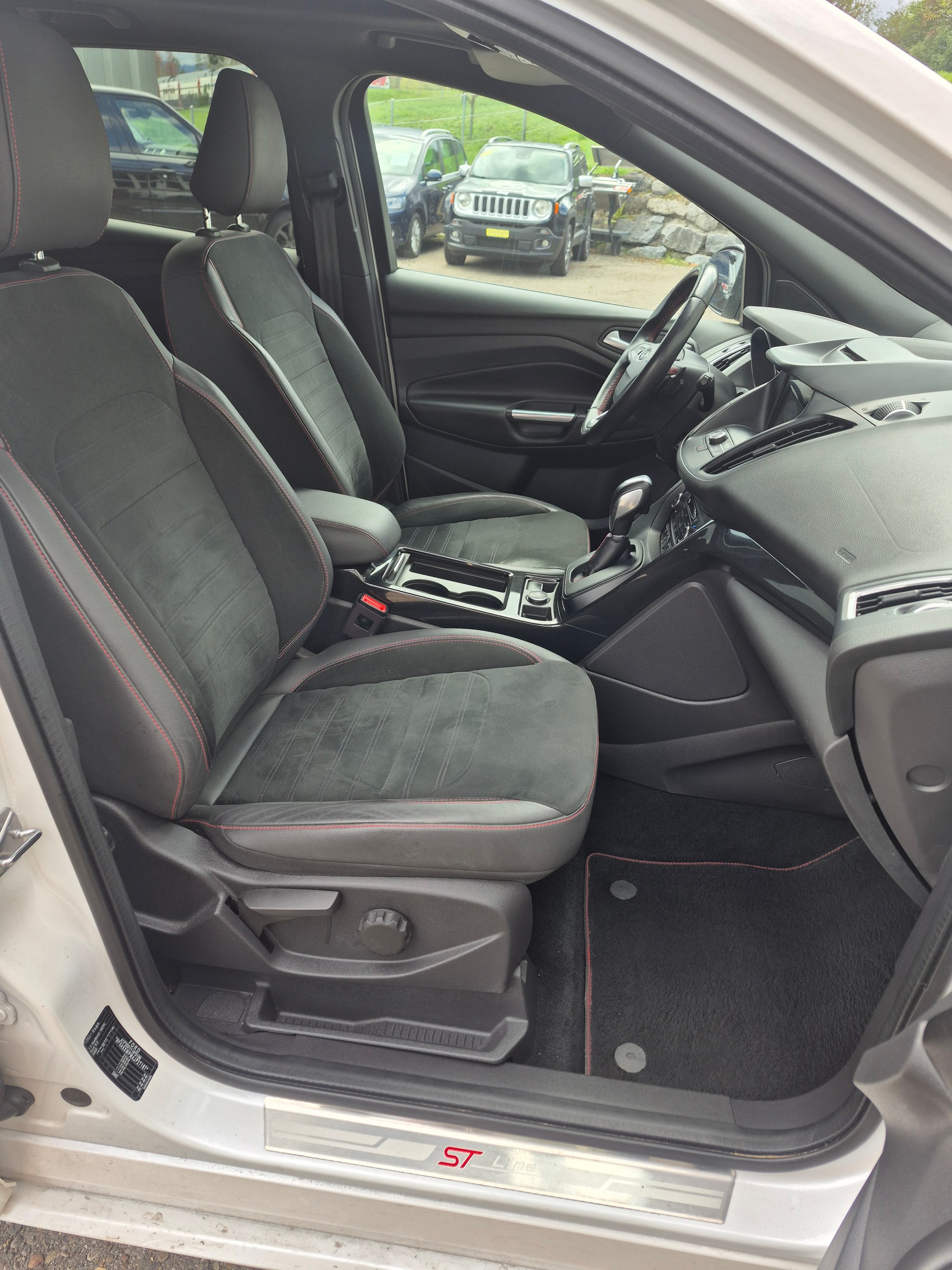 FORD Kuga 1.5 SCTi ST Line 4WD Automatic-image-13