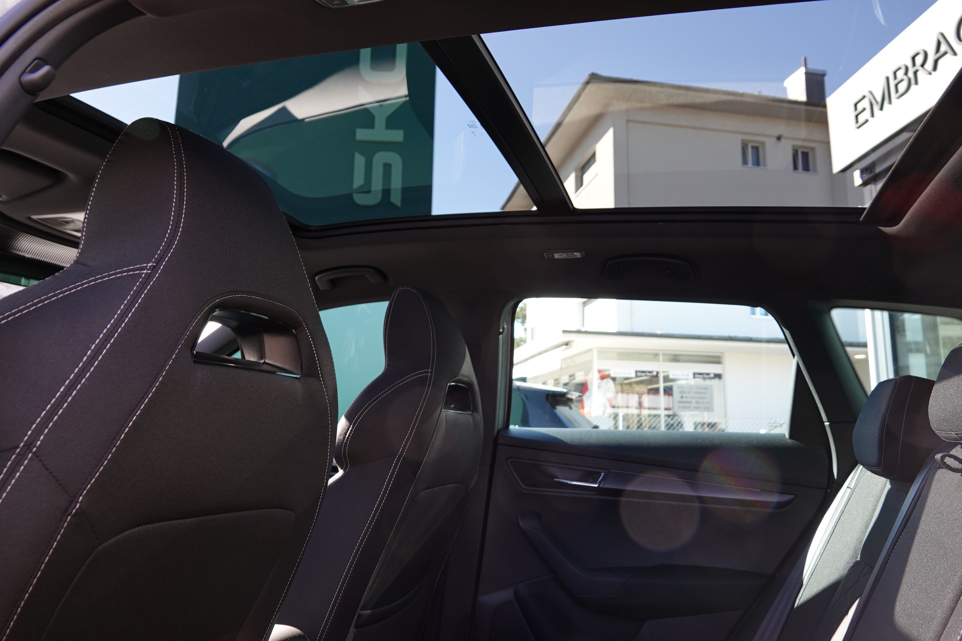 SKODA Karoq 2.0 TSI SportLine 4x4 DSG-image-16