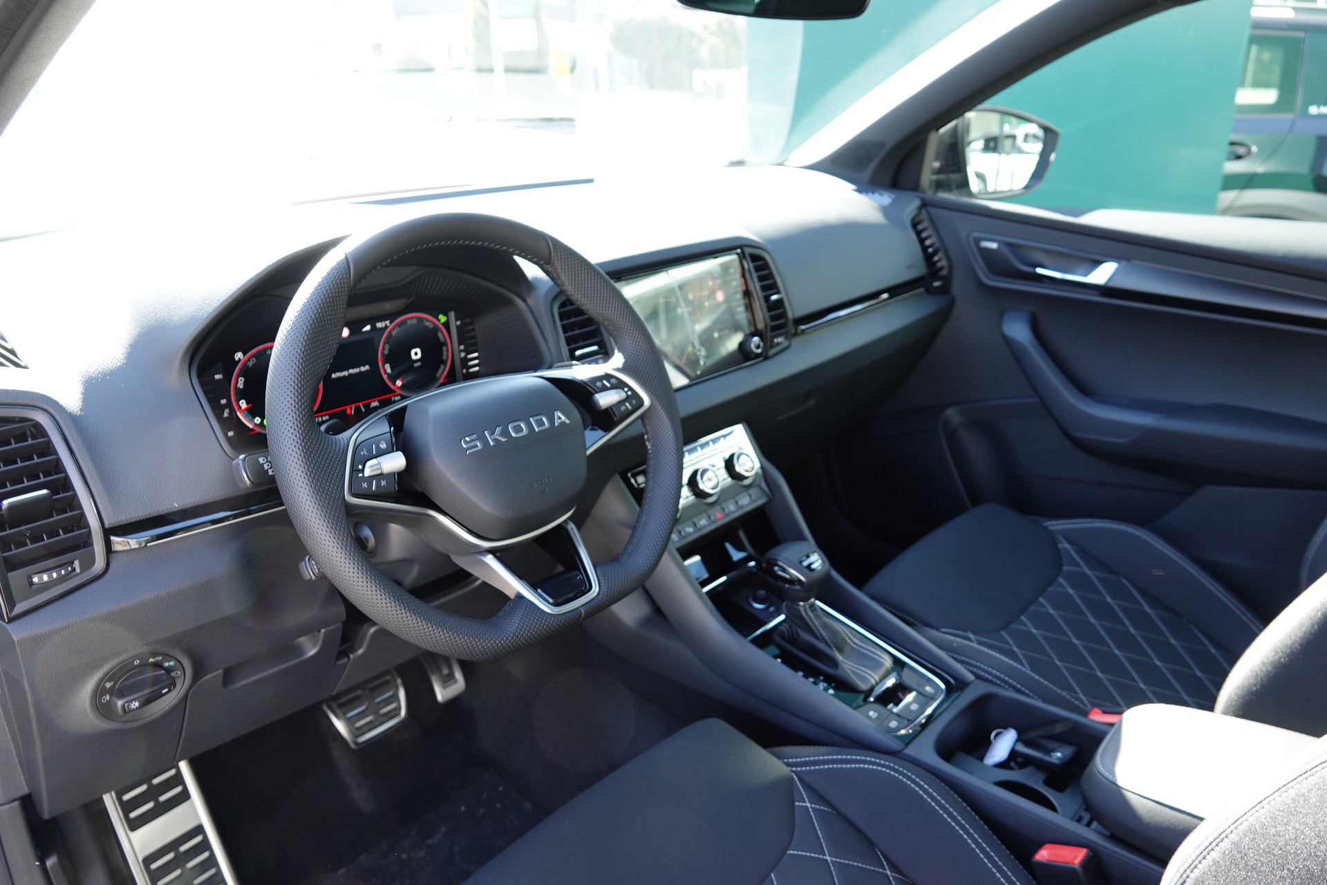 SKODA Karoq 2.0 TSI SportLine 4x4 DSG-image-9