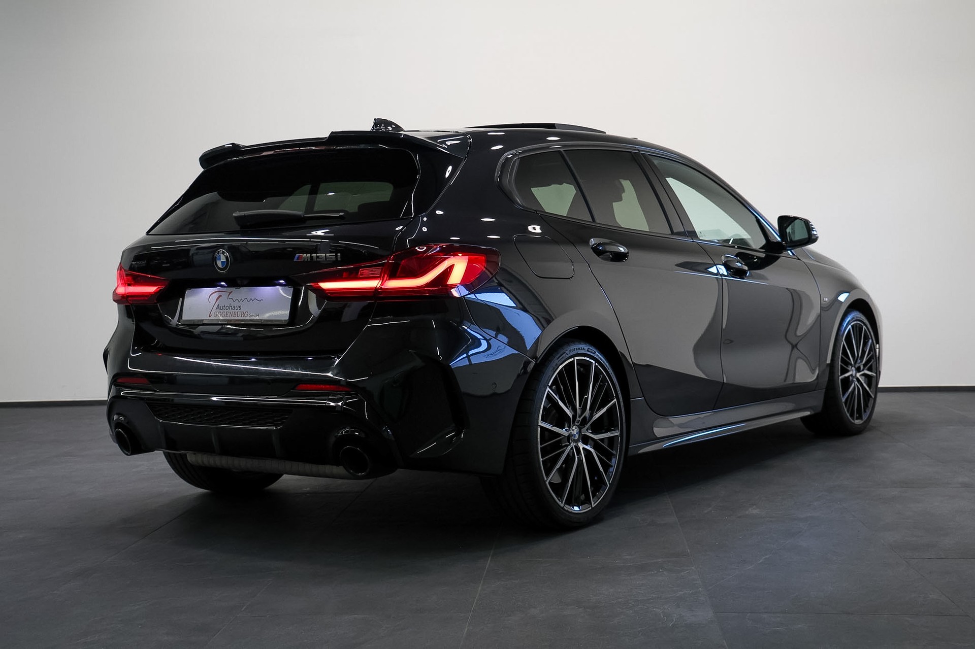 BMW M135i xDrive Steptronic *Sportsitze*-image-7