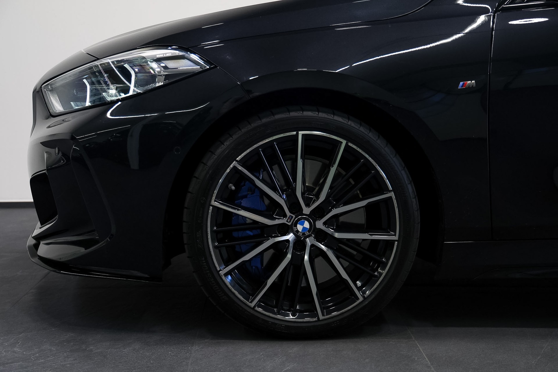 BMW M135i xDrive Steptronic *Sportsitze*-image-11