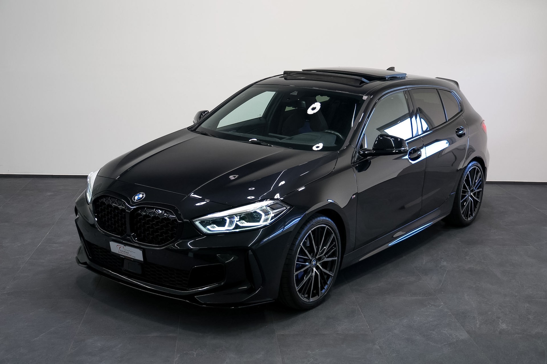 BMW M135i xDrive Steptronic *Sportsitze*-image-3
