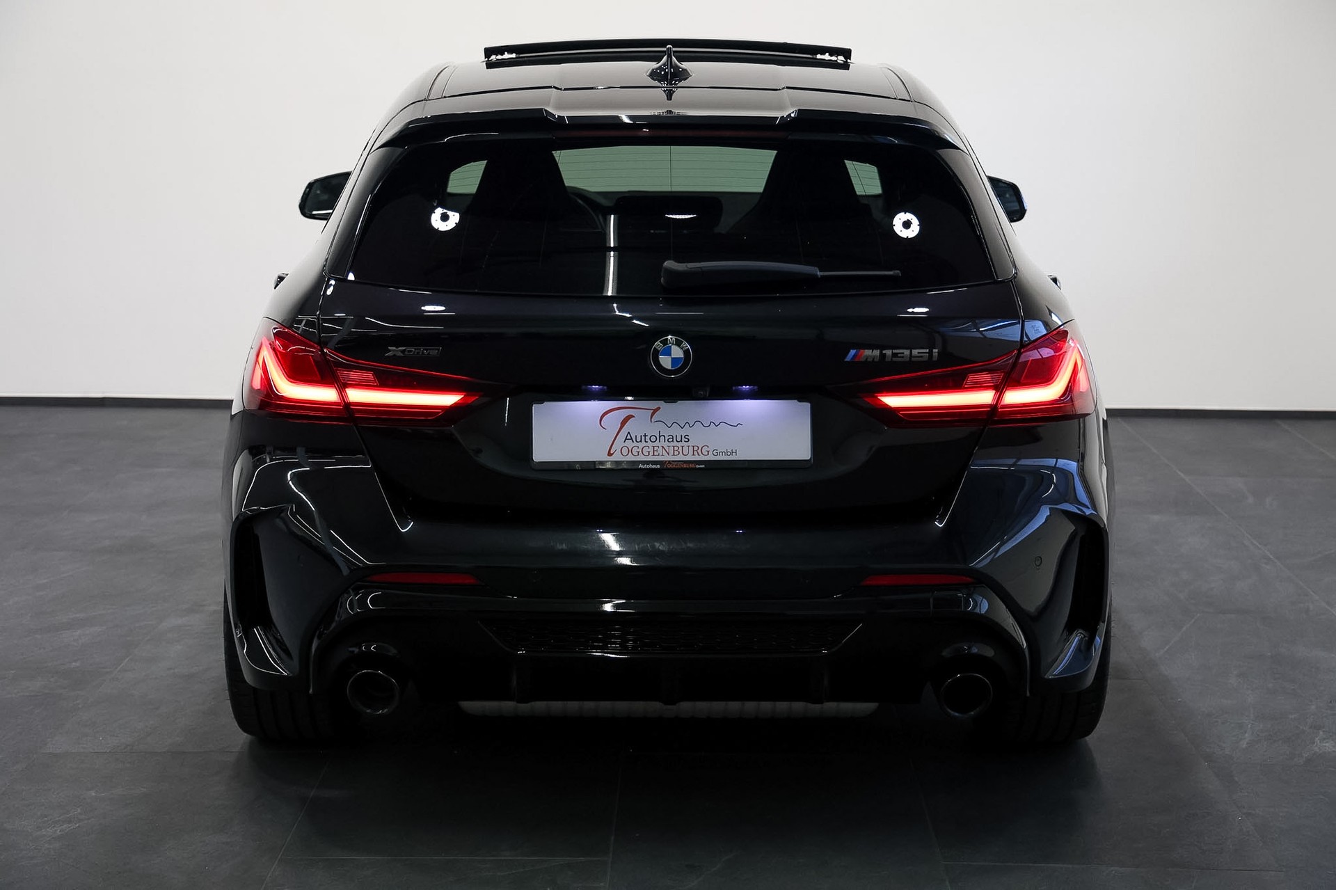 BMW M135i xDrive Steptronic *Sportsitze*-image-9