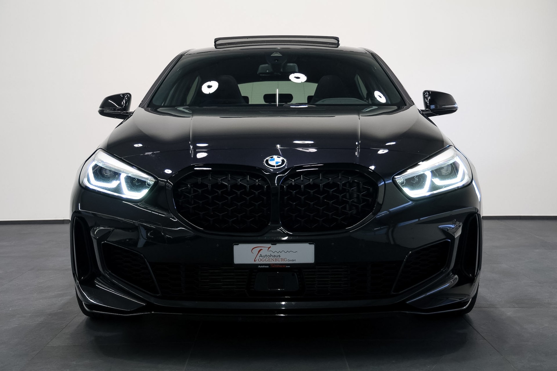 BMW M135i xDrive Steptronic *Sportsitze*-image-5