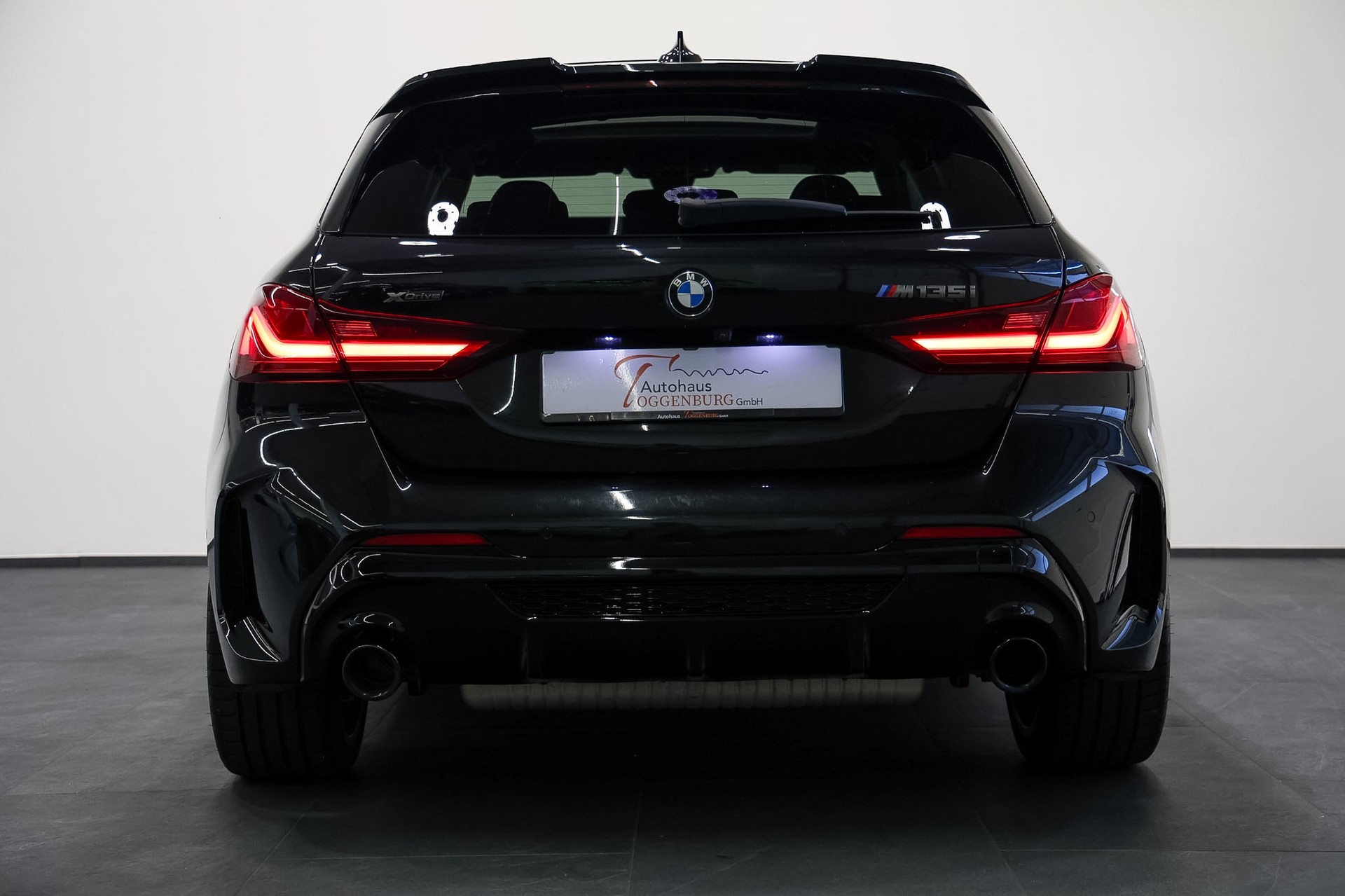 BMW M135i xDrive Steptronic *Sportsitze*-image-10