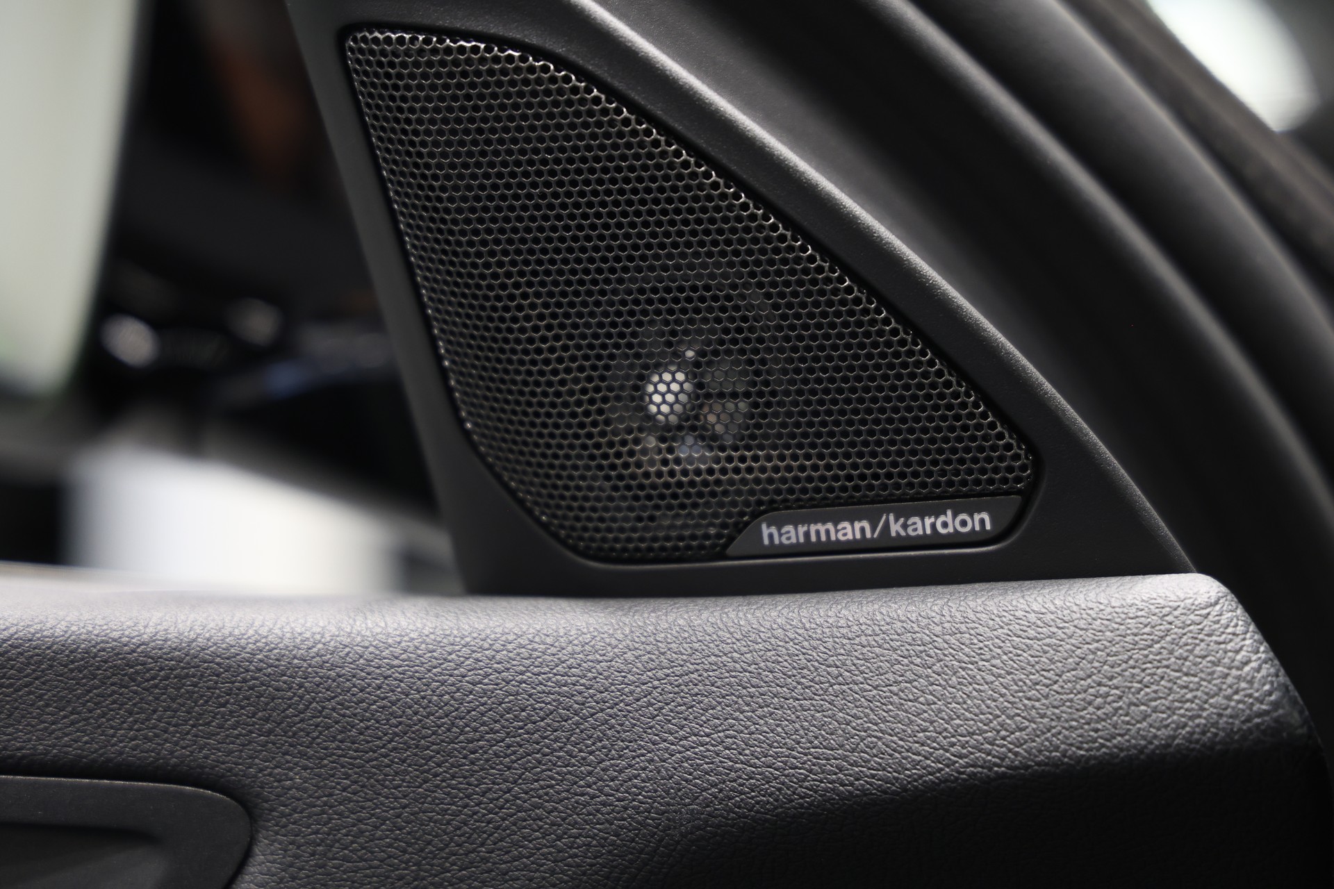 BMW M135i xDrive Steptronic *Sportsitze*-image-19