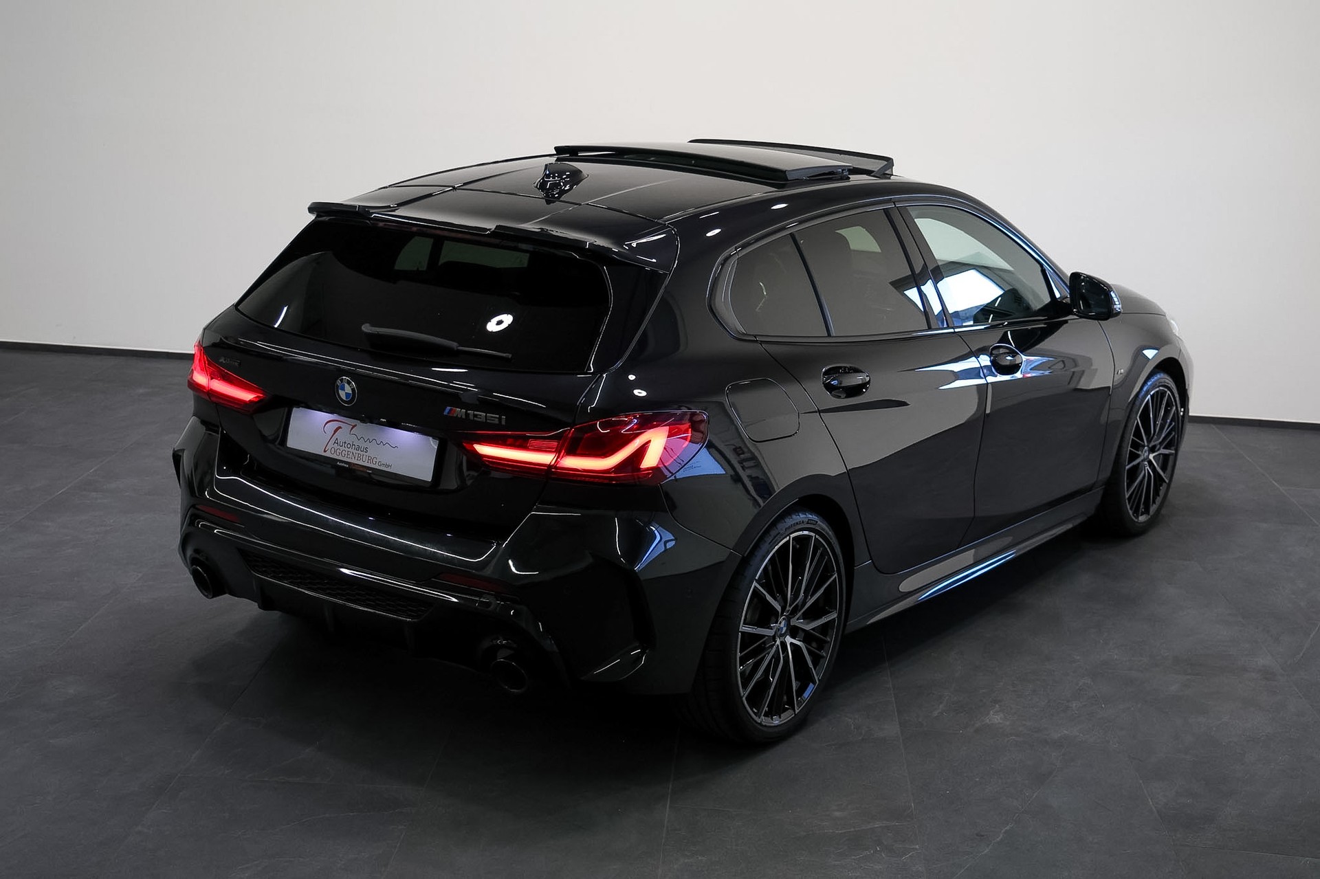 BMW M135i xDrive Steptronic *Sportsitze*-image-8