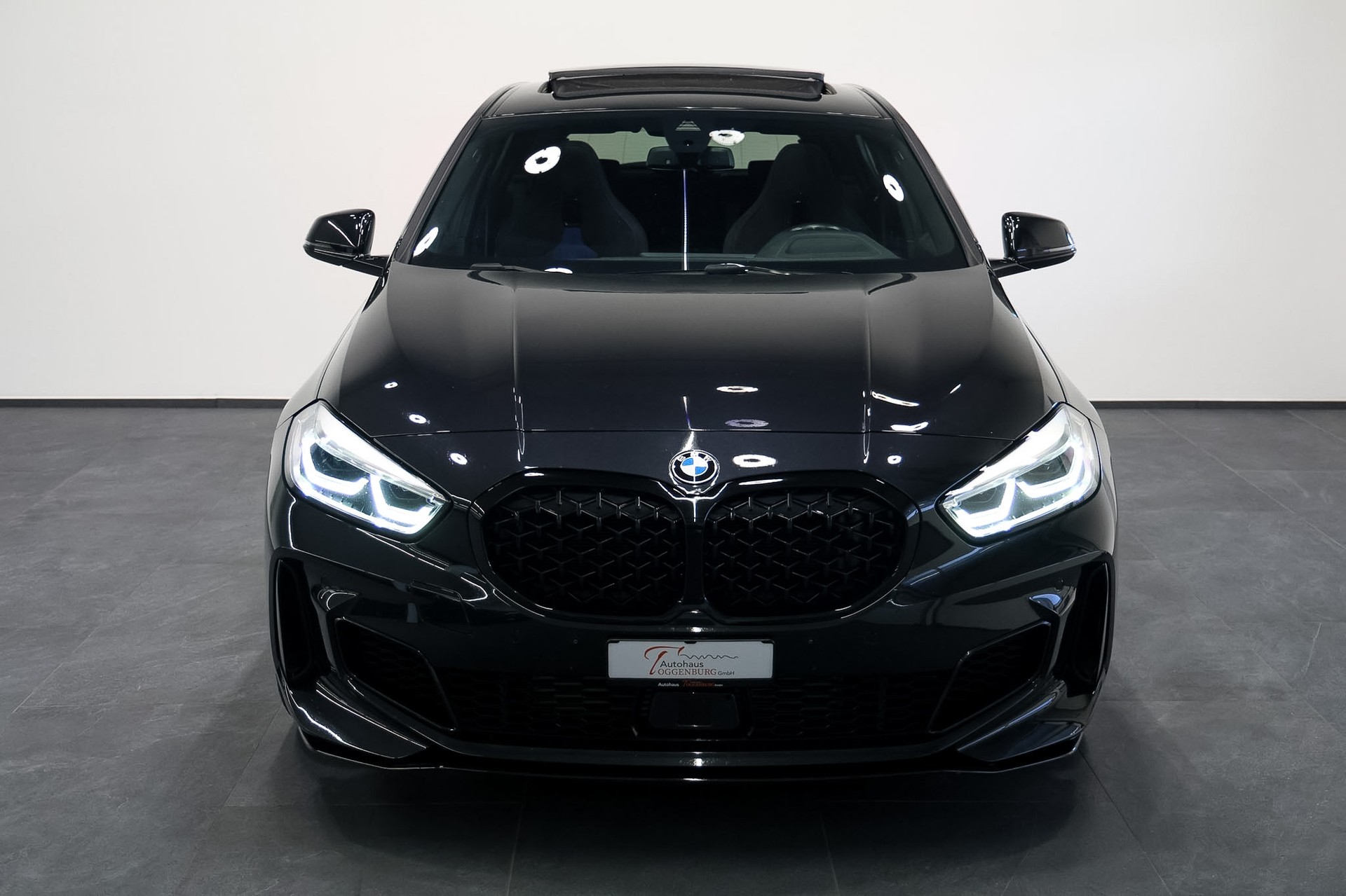 BMW M135i xDrive Steptronic *Sportsitze*-image-4