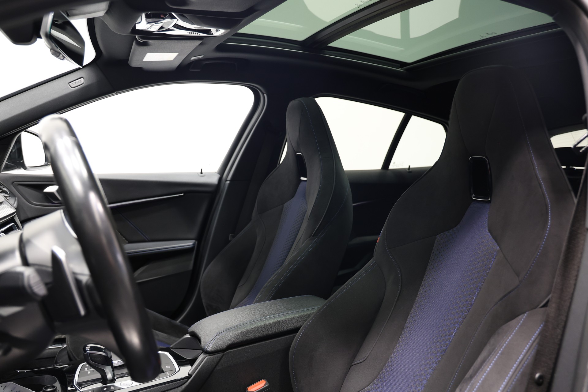 BMW M135i xDrive Steptronic *Sportsitze*-image-12