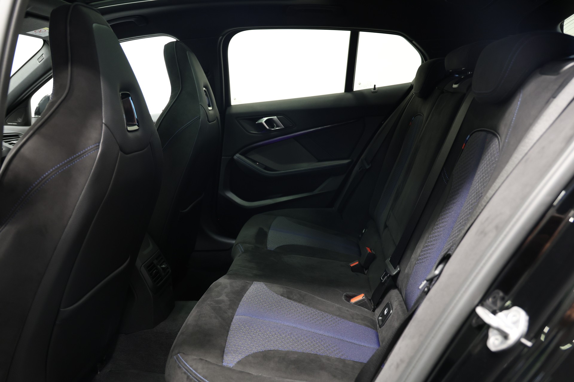 BMW M135i xDrive Steptronic *Sportsitze*-image-14