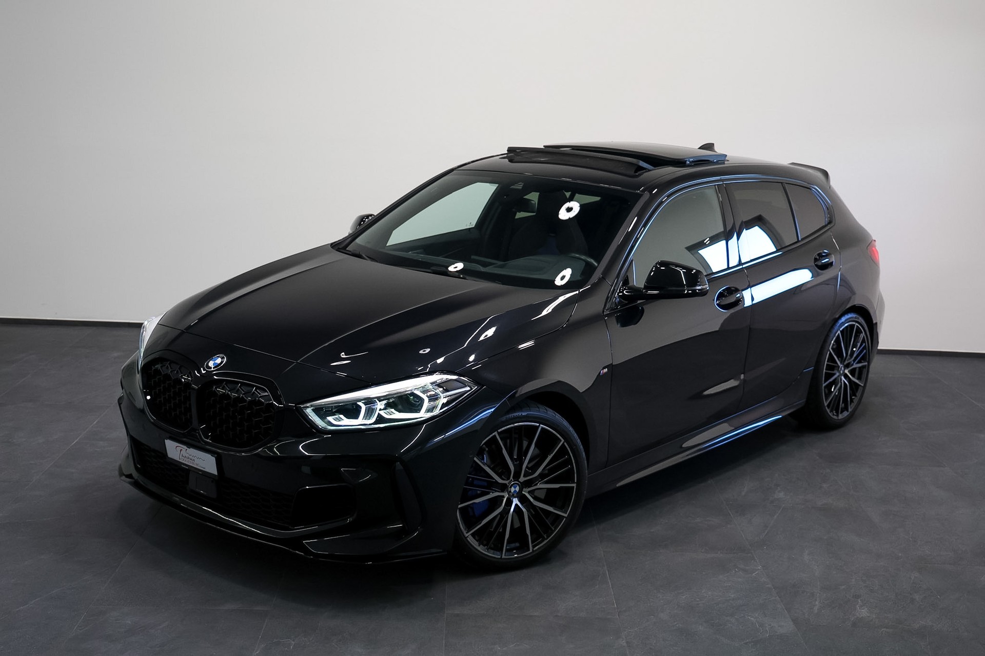 BMW M135i xDrive Steptronic *Sportsitze*-image-1