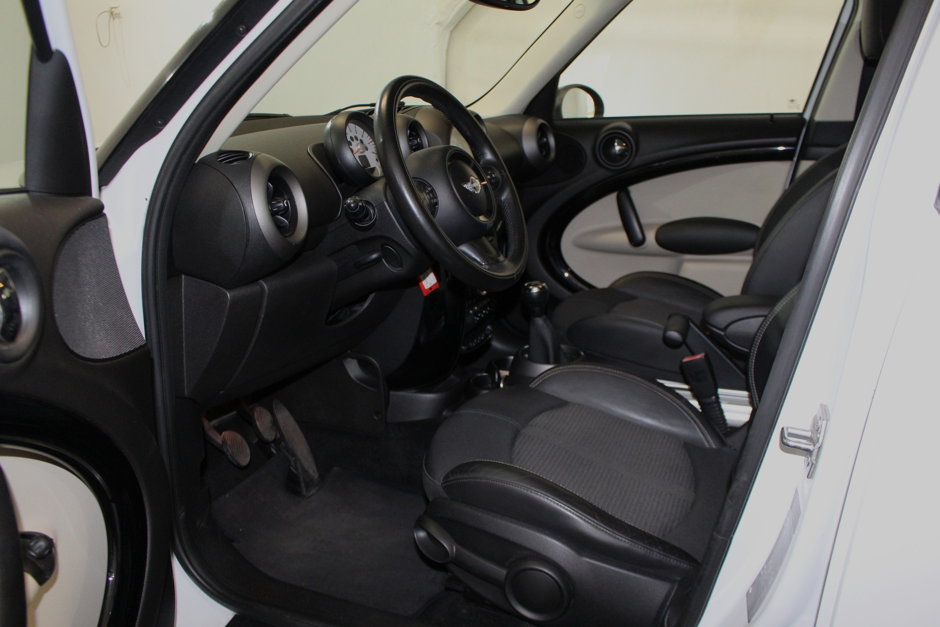 MINI Countryman R60 1.6i Cooper-image-6