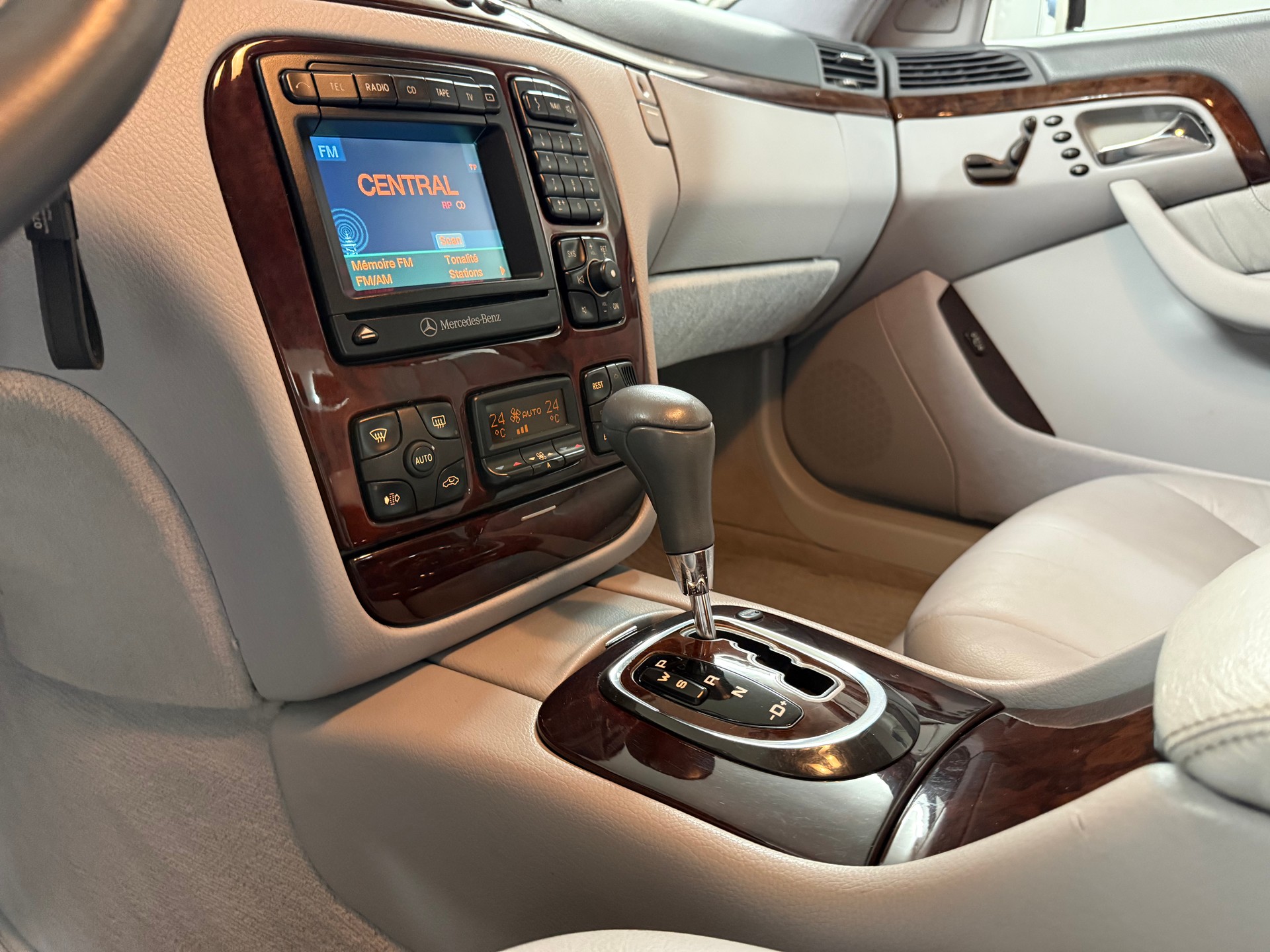 MERCEDES-BENZ S 320-image-12