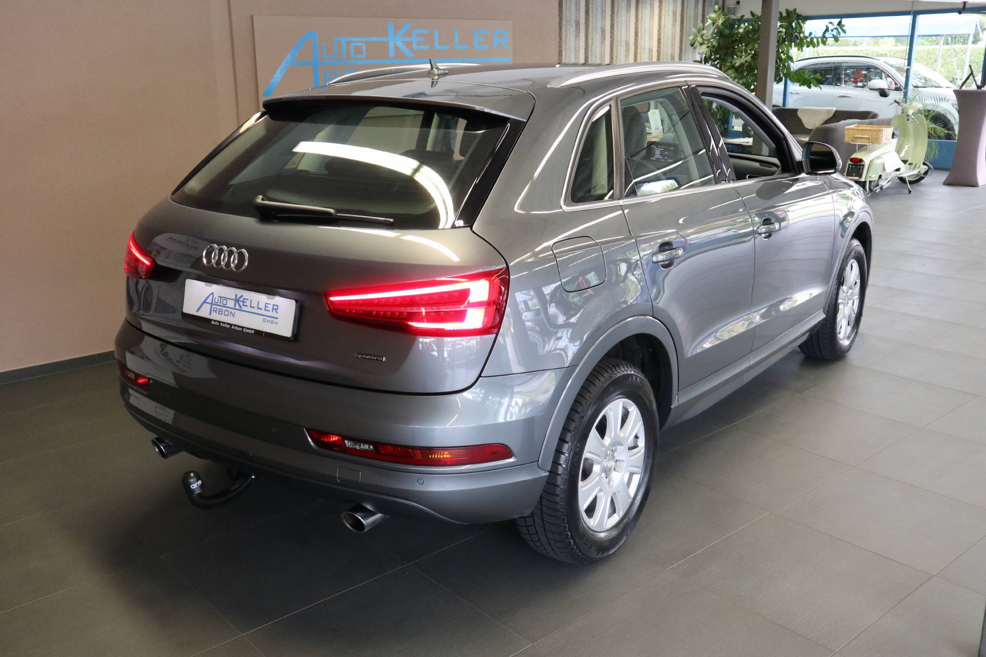 AUDI Q3 2.0 TFSI Design quattro S-Tr.-image-5