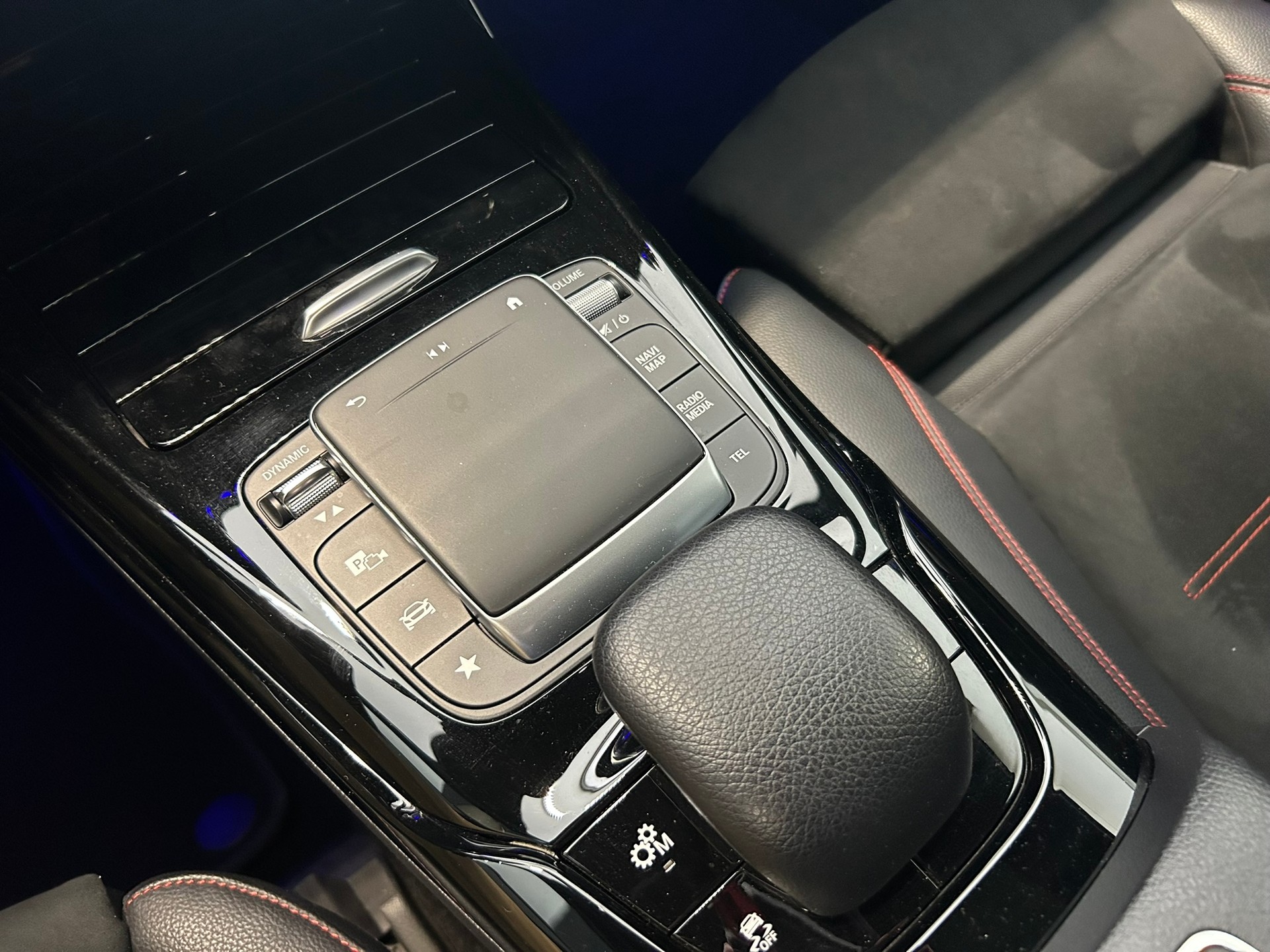 MERCEDES-BENZ A 35 AMG 4Matic Speedshift-image-14