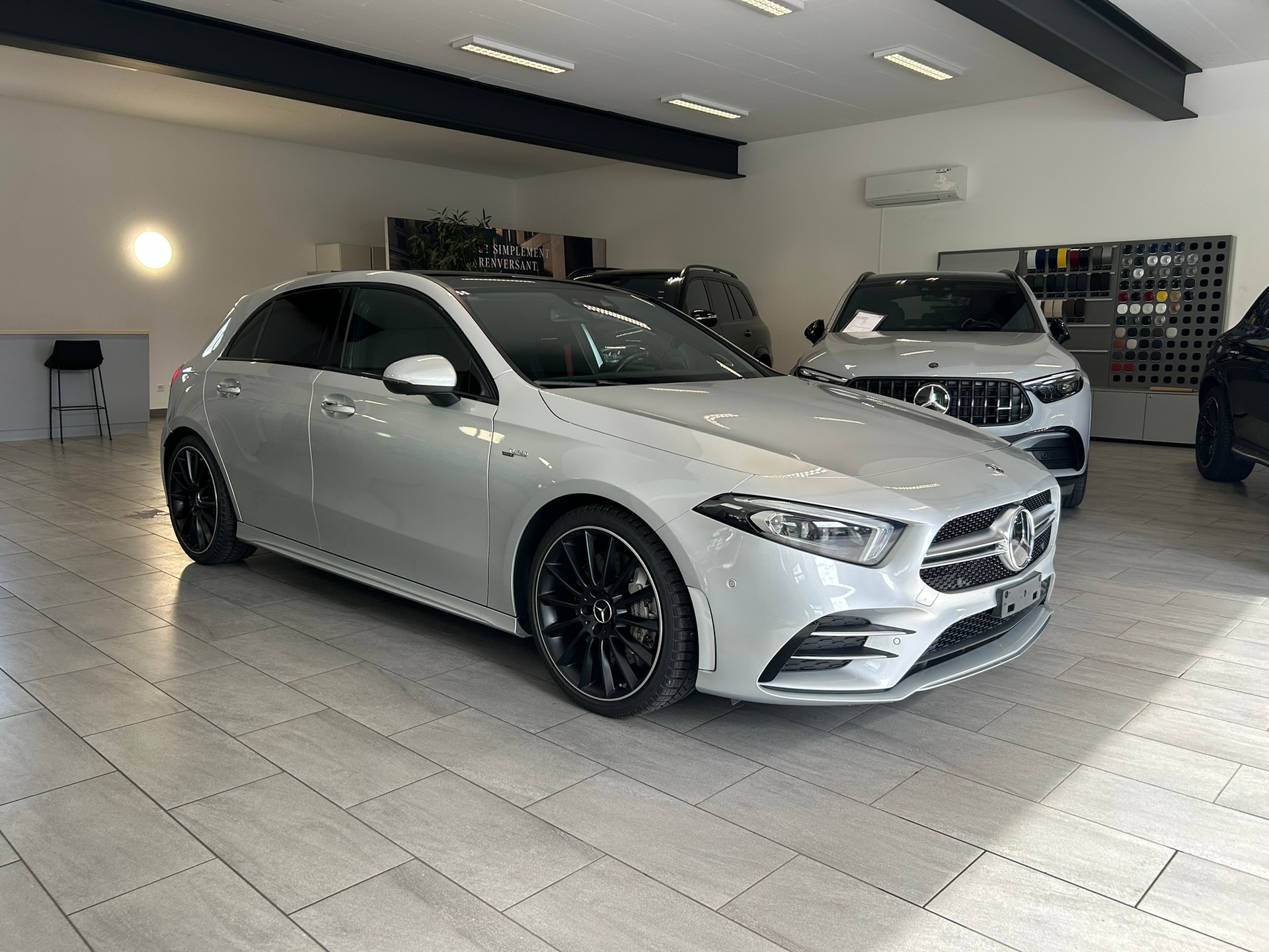 MERCEDES-BENZ A 35 AMG 4Matic Speedshift-image-2