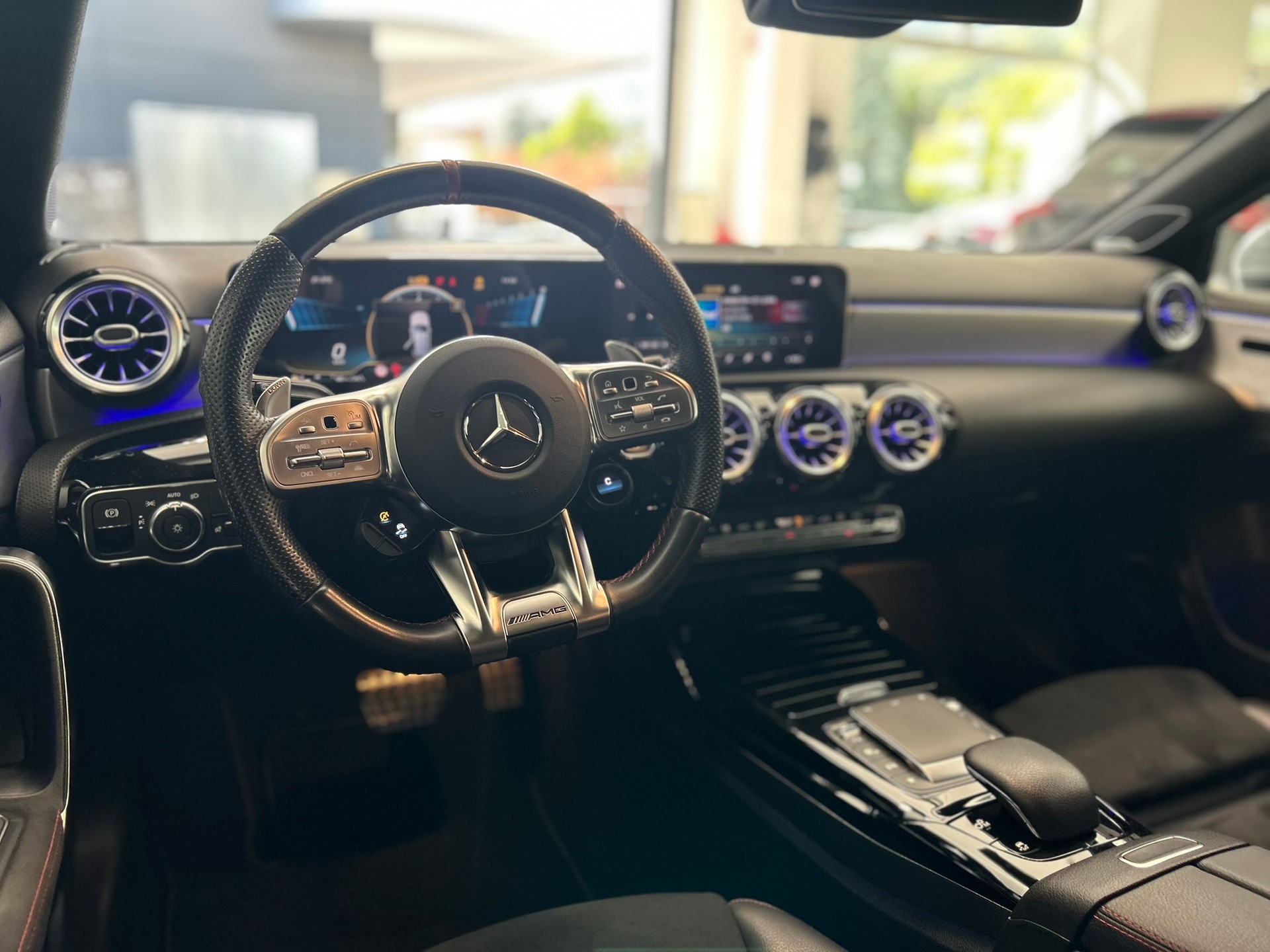 MERCEDES-BENZ A 35 AMG 4Matic Speedshift-image-8