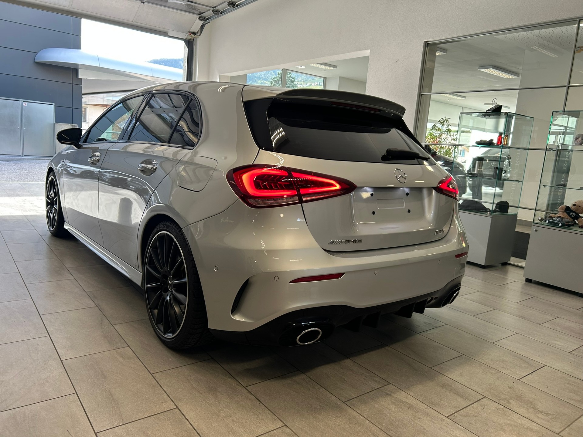 MERCEDES-BENZ A 35 AMG 4Matic Speedshift-image-4