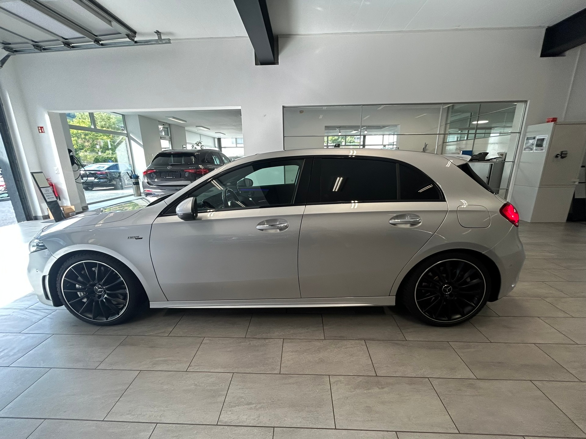 MERCEDES-BENZ A 35 AMG 4Matic Speedshift-image-5