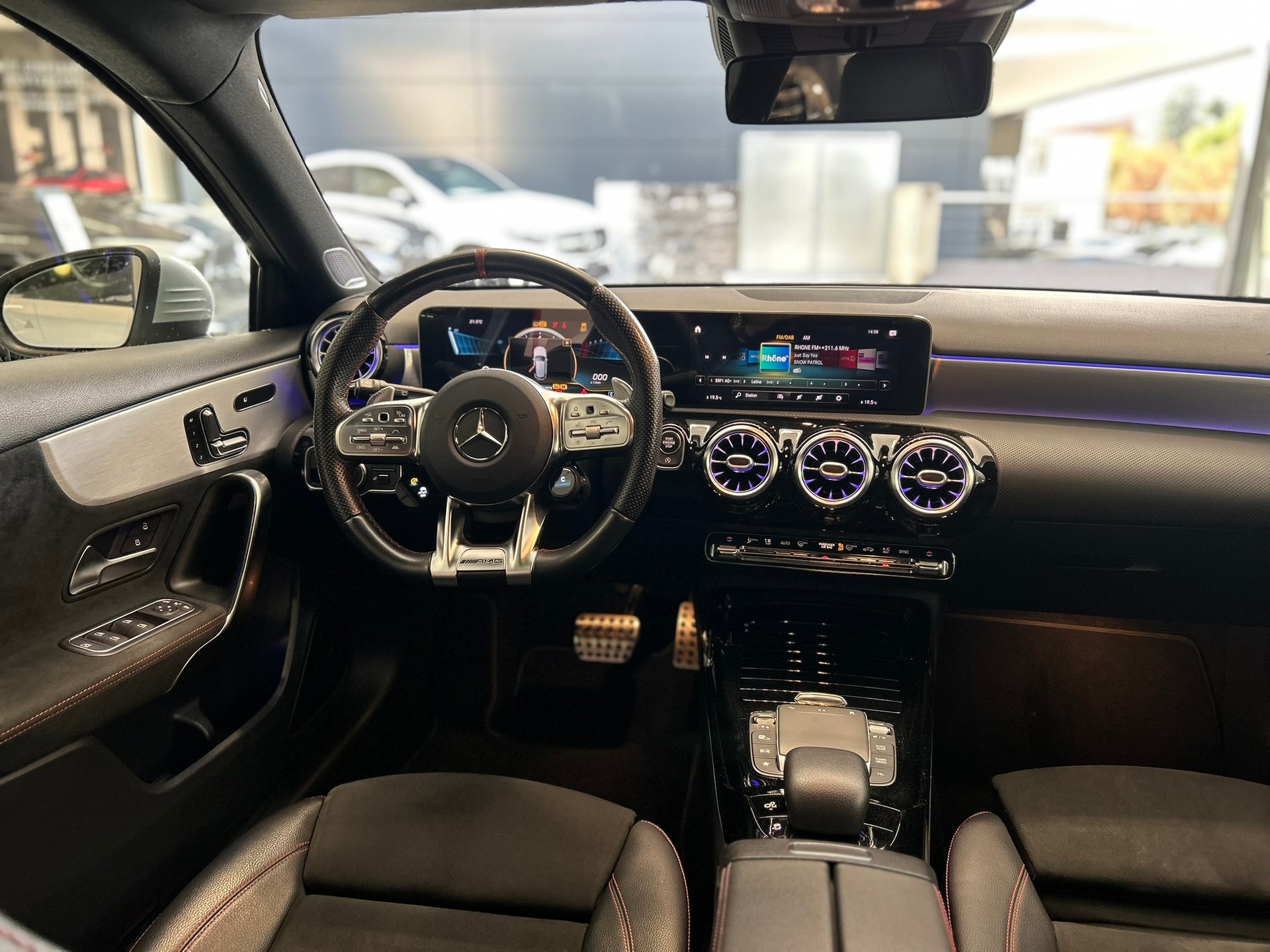 MERCEDES-BENZ A 35 AMG 4Matic Speedshift-image-7