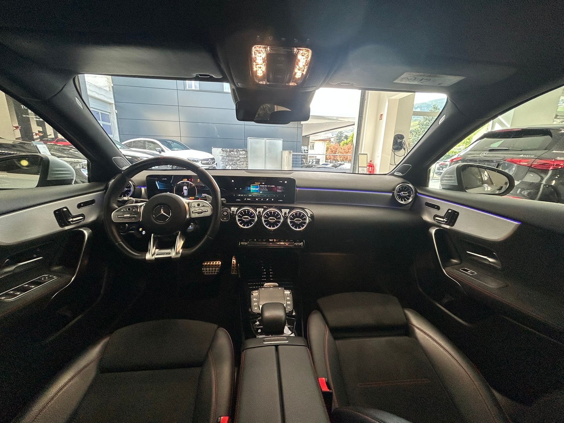 MERCEDES-BENZ A 35 AMG 4Matic Speedshift-image-9