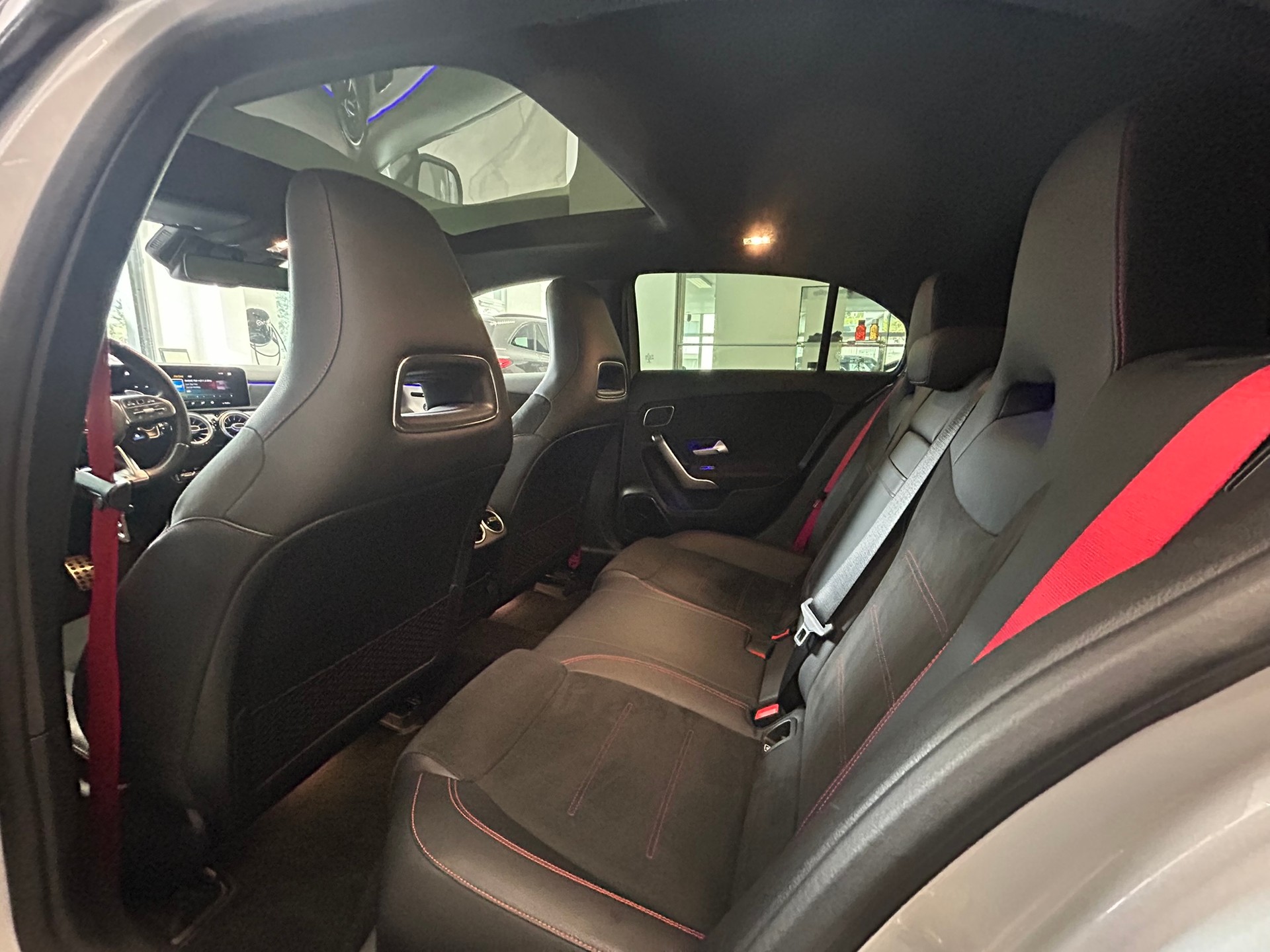 MERCEDES-BENZ A 35 AMG 4Matic Speedshift-image-10