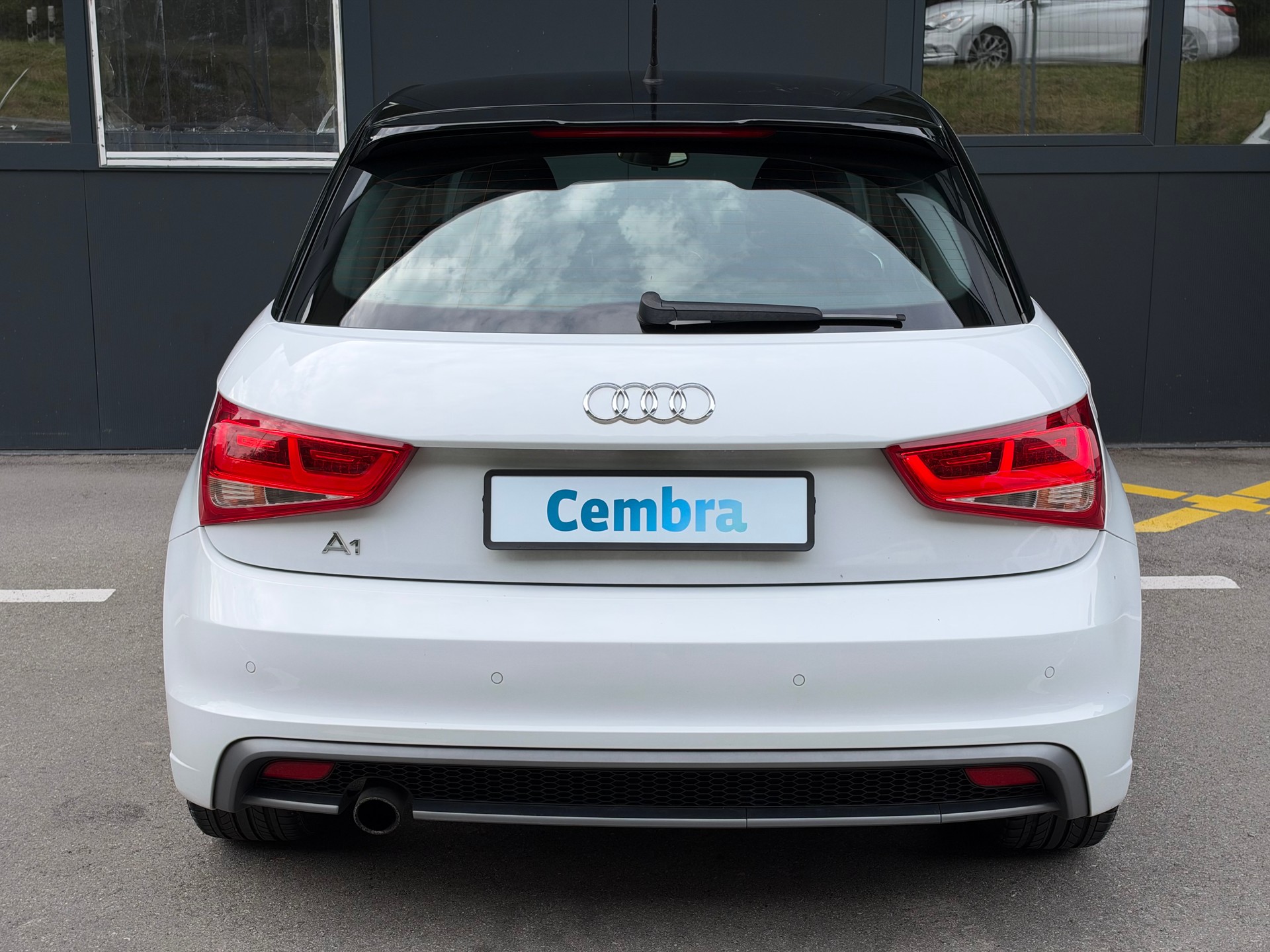 AUDI A1 Sportback S-Line 1.2 TFSI Ambition-image-5
