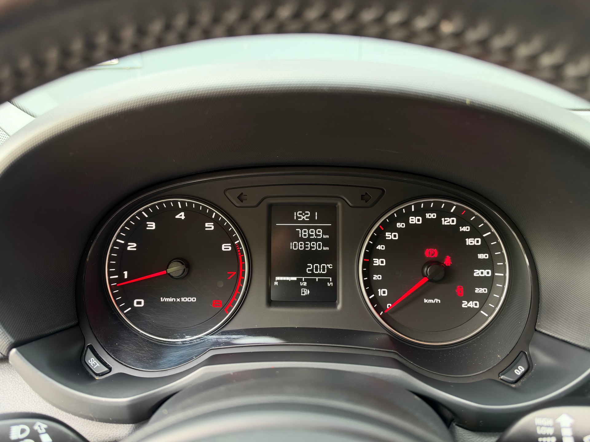 AUDI A1 Sportback S-Line 1.2 TFSI Ambition-image-8