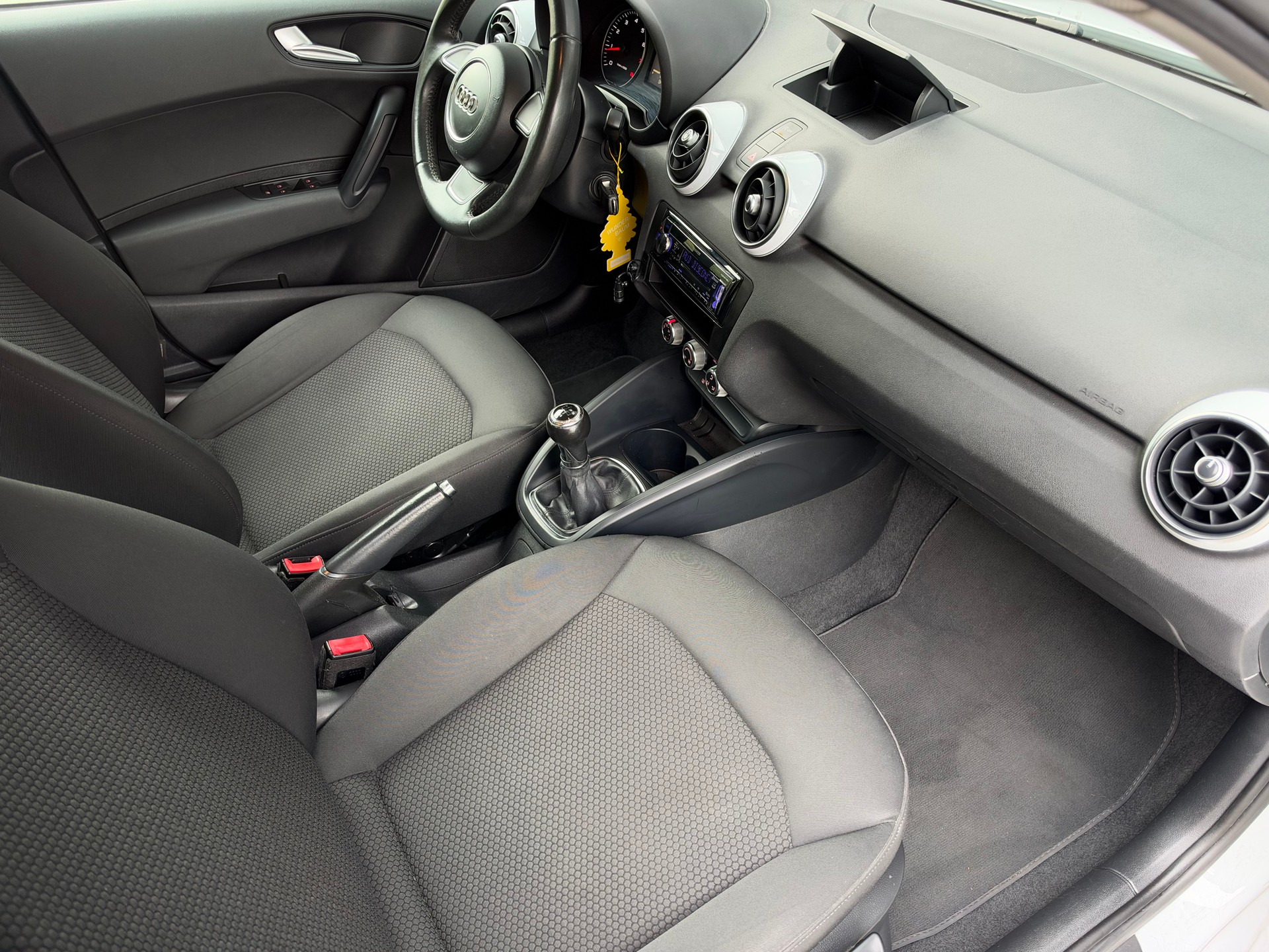 AUDI A1 Sportback S-Line 1.2 TFSI Ambition-image-12
