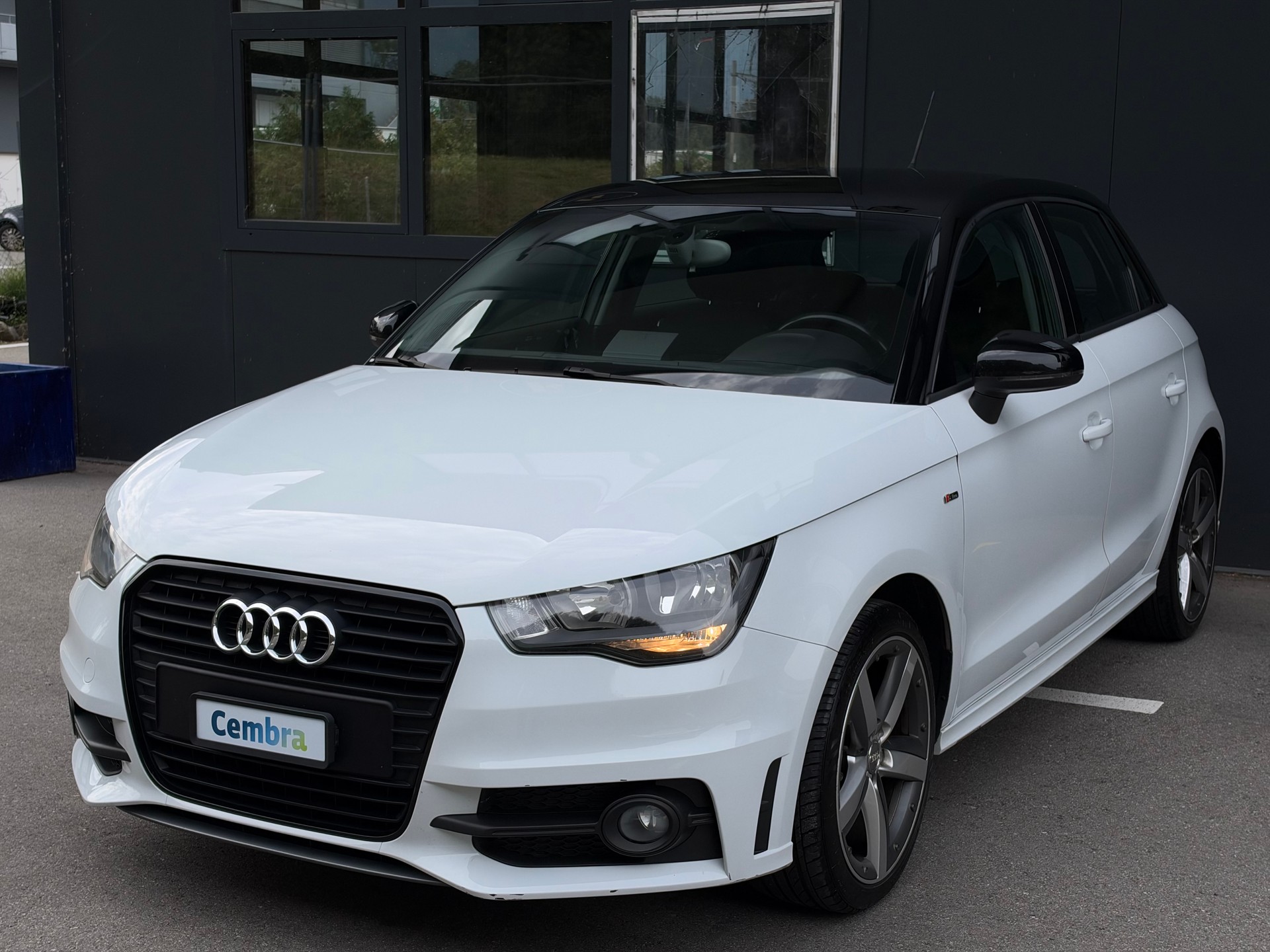 AUDI A1 Sportback S-Line 1.2 TFSI Ambition-image-1