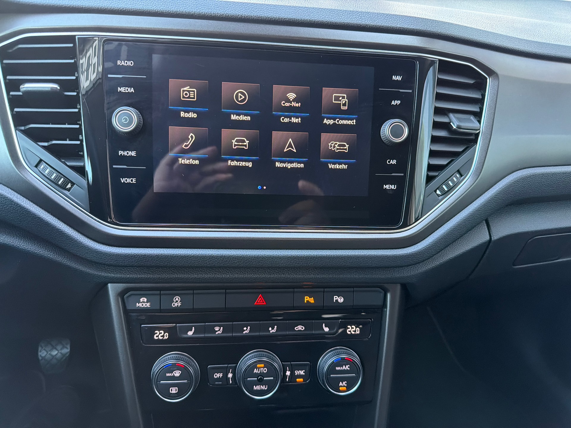 VW T-Roc 1.0 TSI Advance-image-12